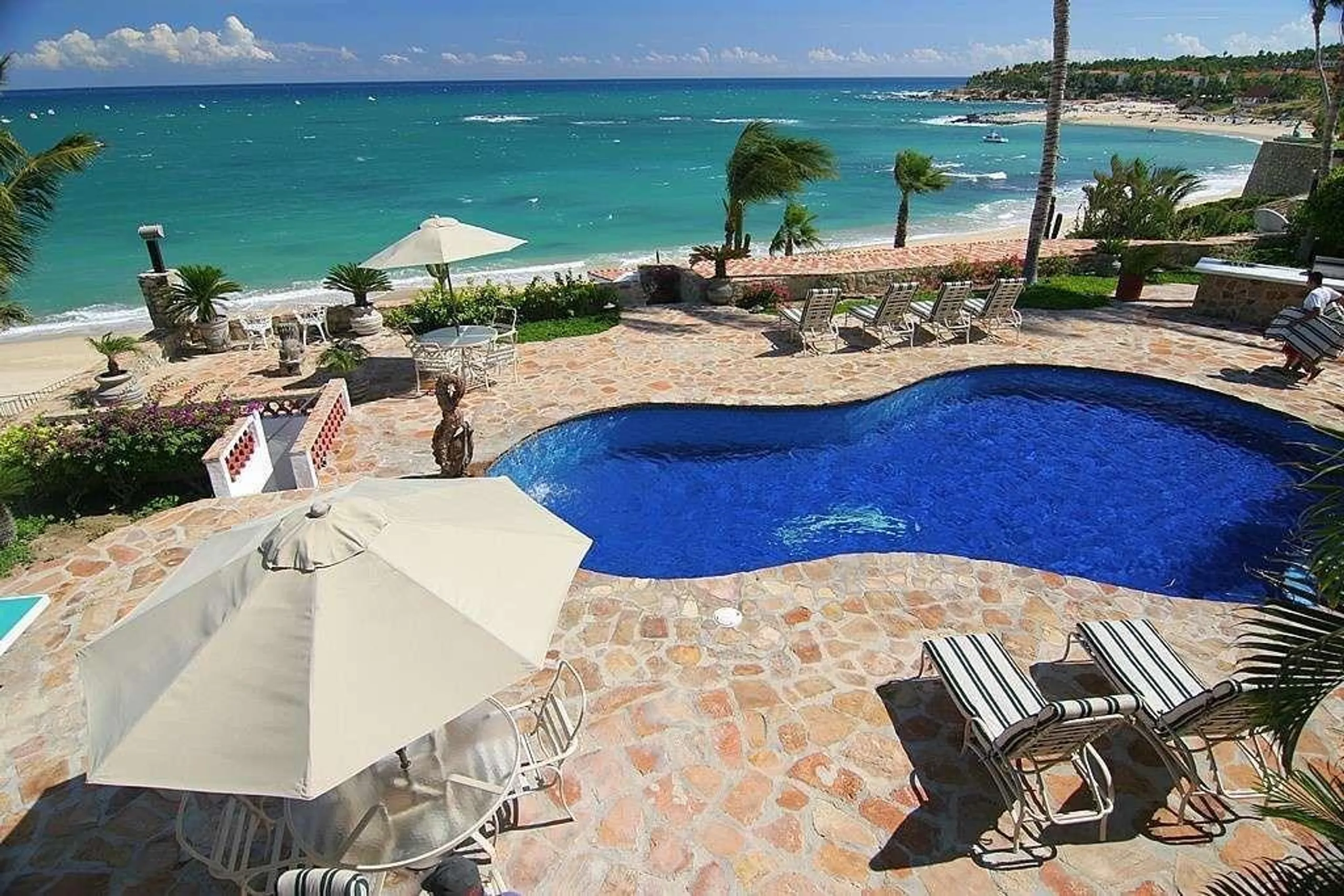 Classic Palmilla Beachfront Estate with Private Pool and Ocean Views — photograph 2