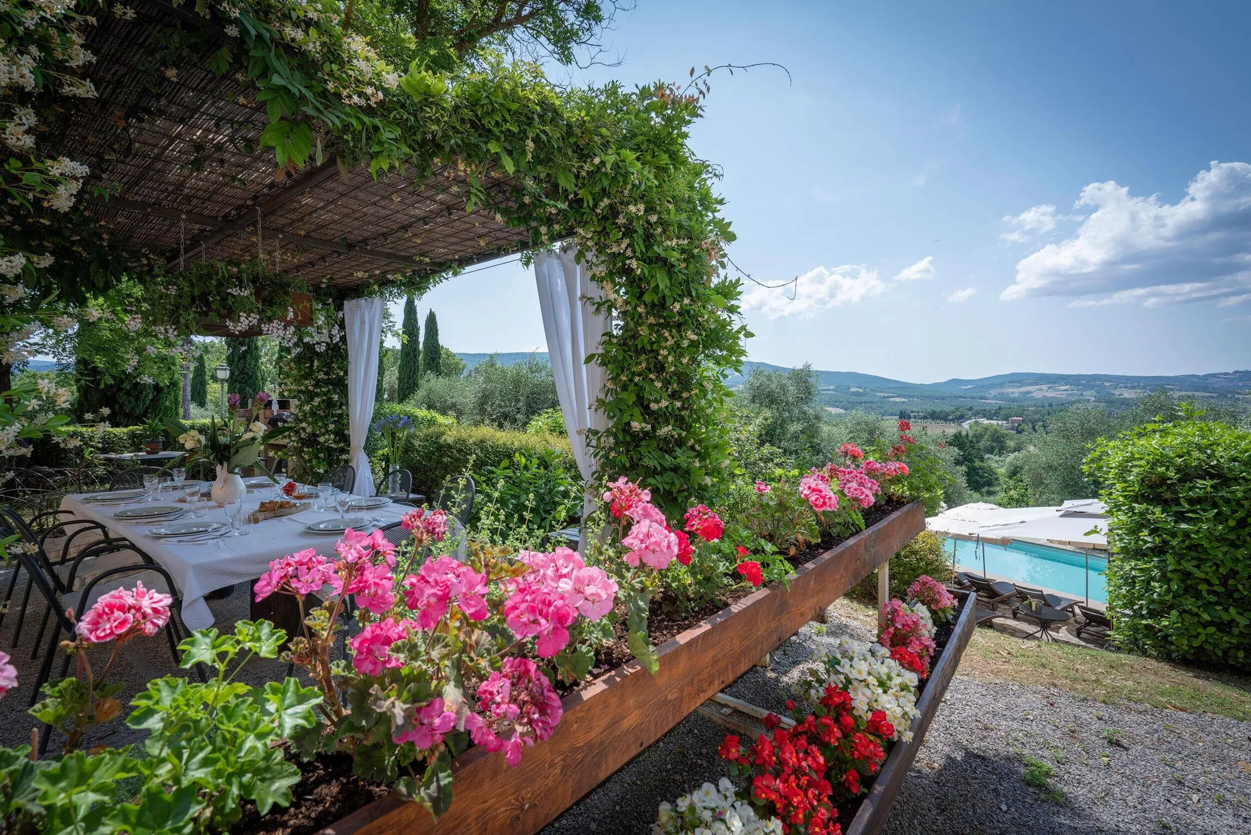 Imposing Localita Pignattaia Estate with Private Pool and Jacuzzi — photograph 5