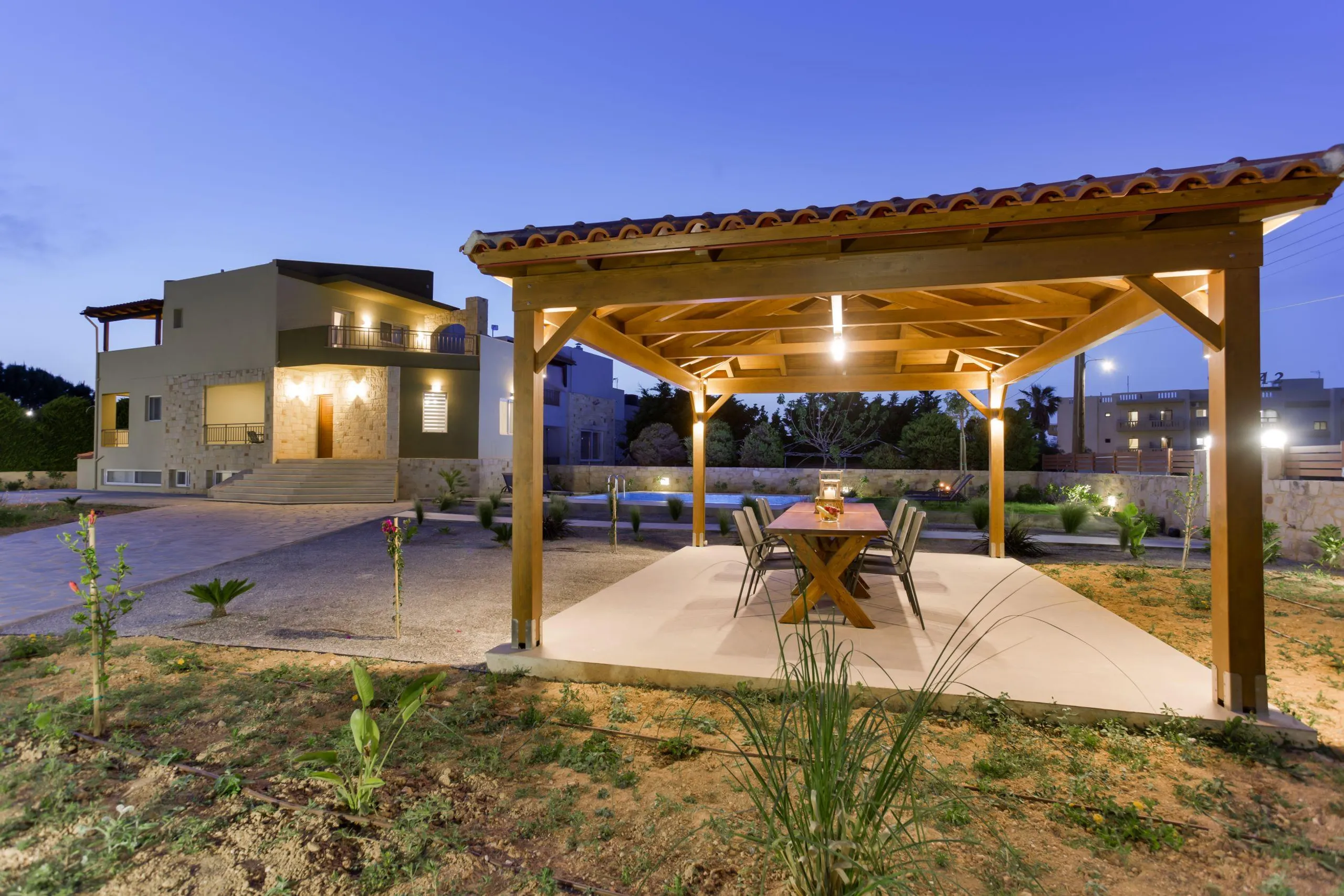 Richly Textured Pelekita Estate with Private Pool and Gazebo — photograph 7