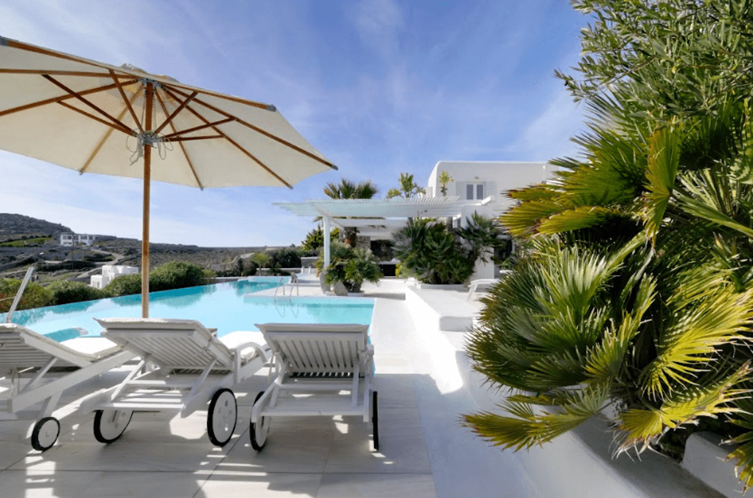 Luxuriate in this Exquisite Villa, Embracing Aleomandra's Idyllic Locale and Breathtaking Views — photograph 2