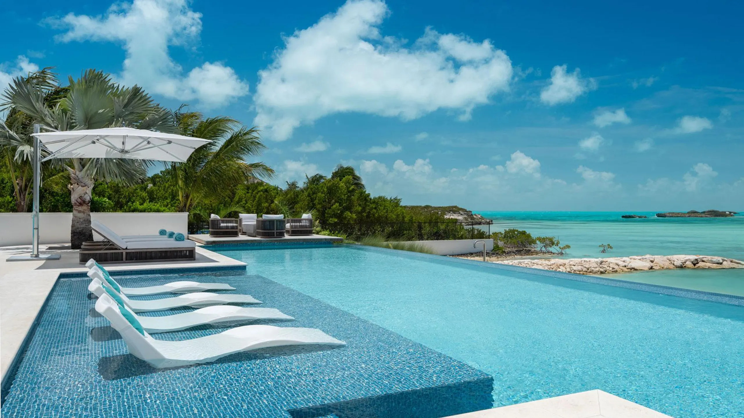 Serene Ocean Views from Chic Island Estate with Infinity Pool — photograph 7