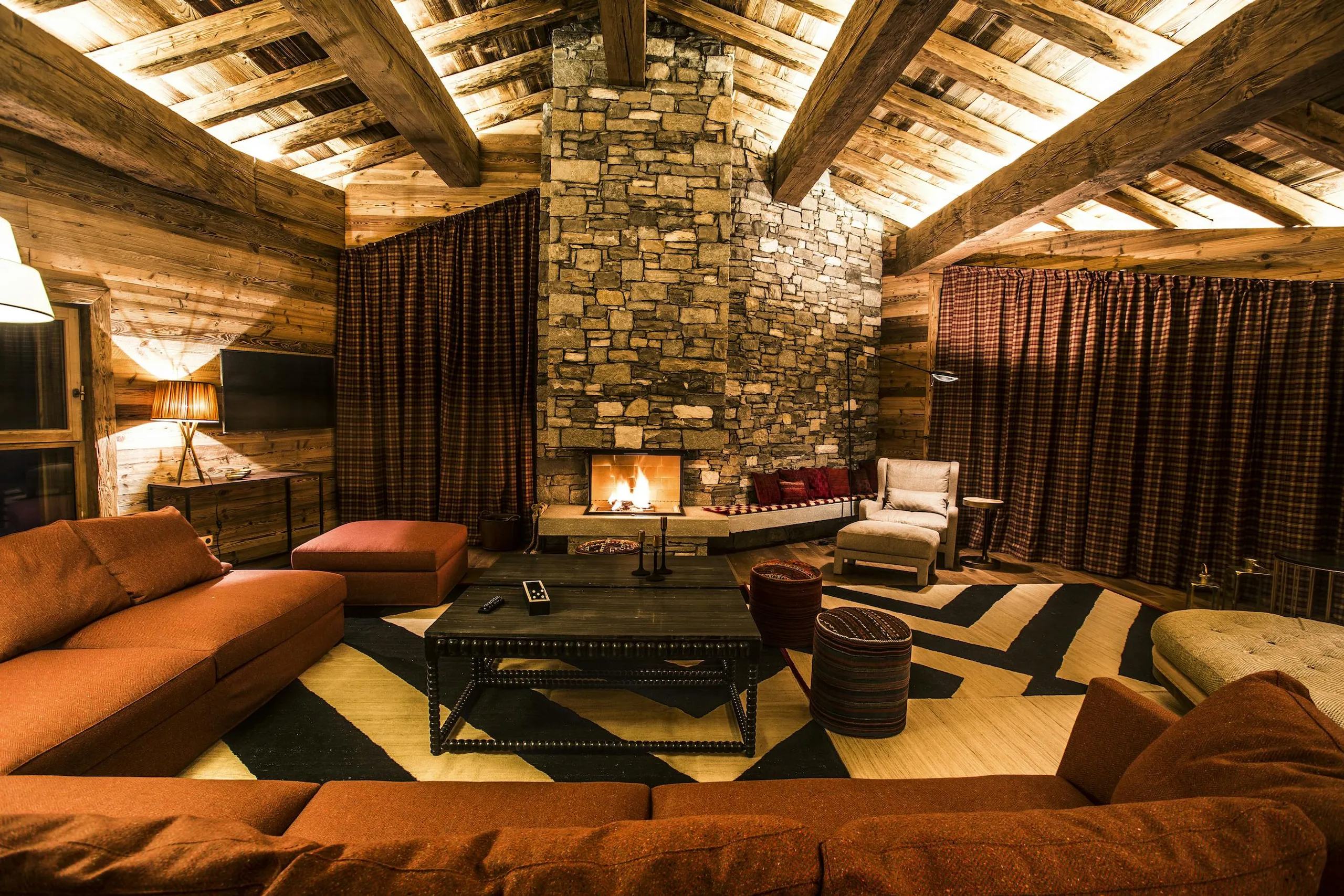 Exceptional Val D Isere Chalet with Indoor Pool and Fireplace — photograph 6