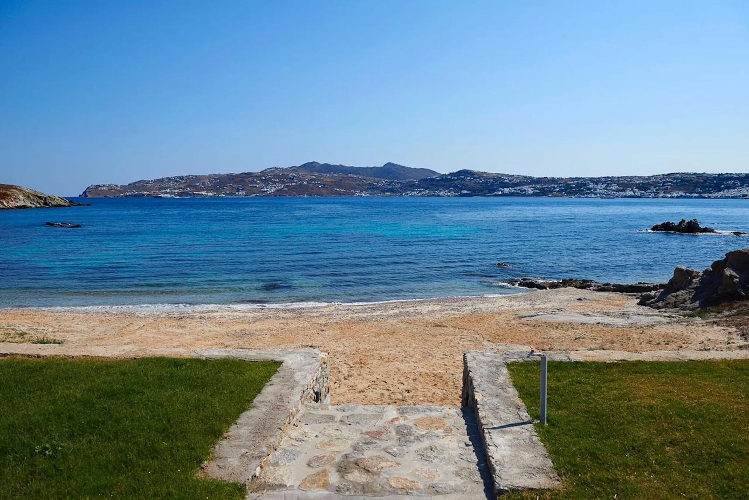 Swanky Mykonos Villa with Walks to Beach — photograph 5