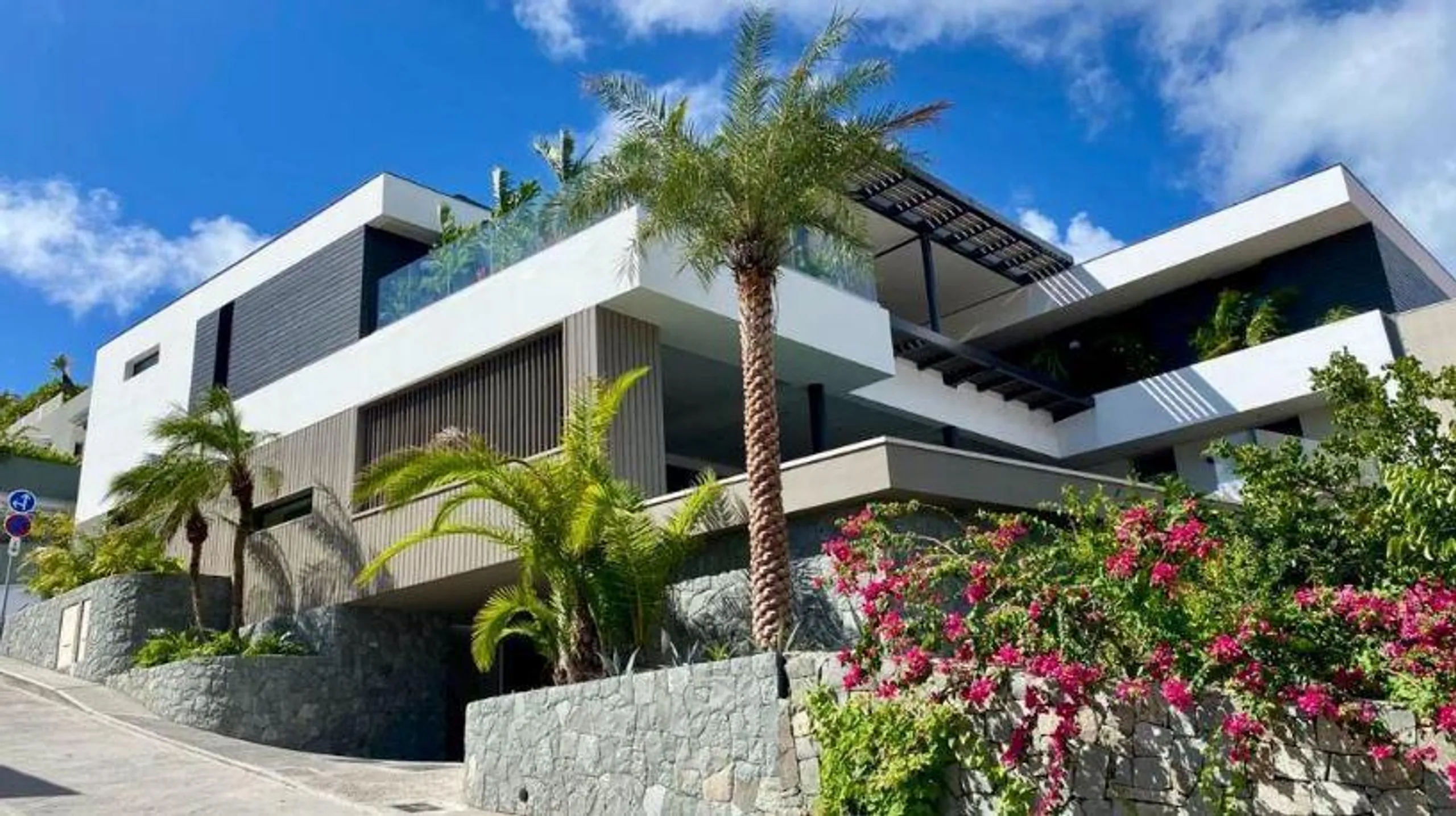 Harborview Serenity: Luxurious Downtown Villa in Gustavia, St Barths — photograph 2