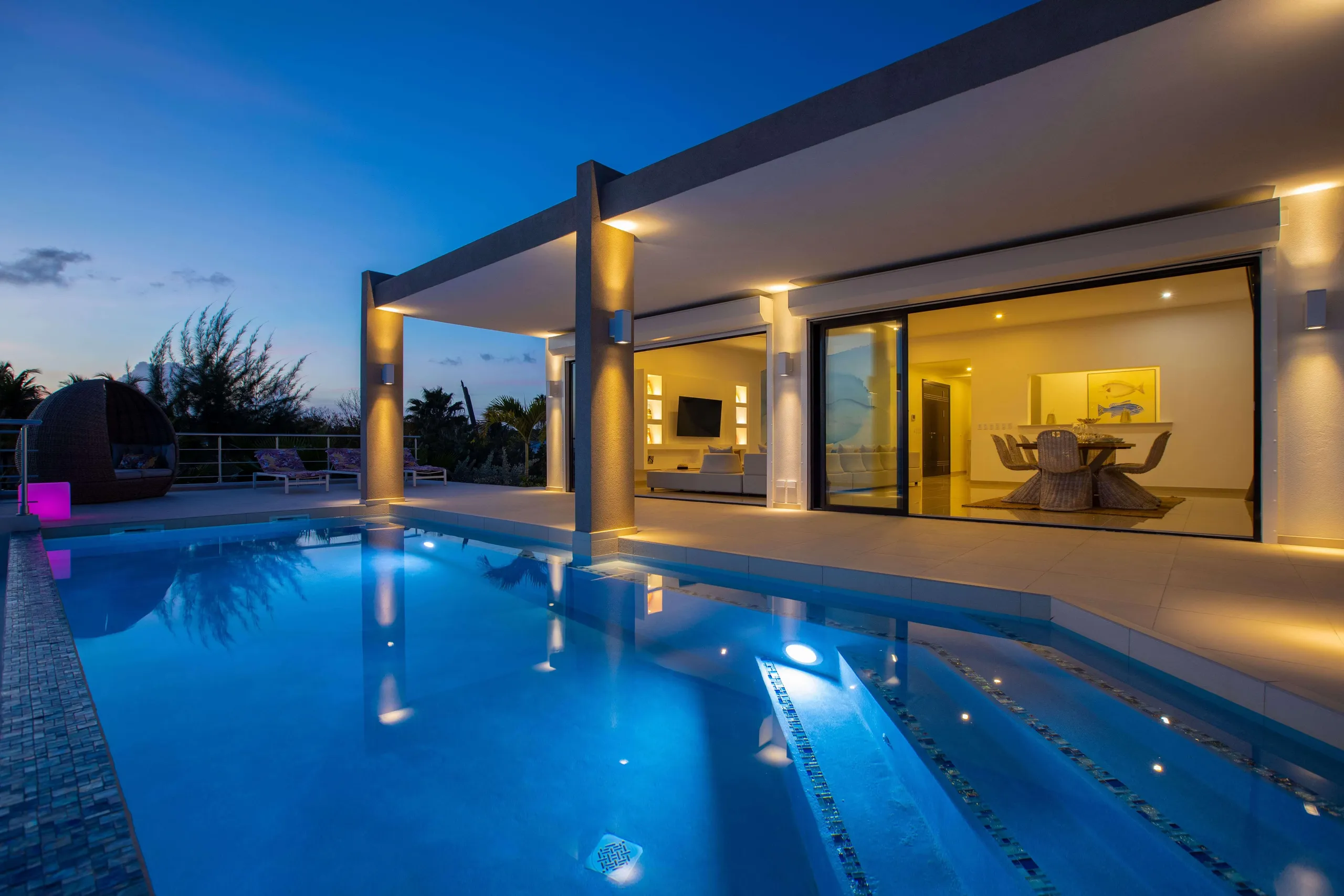 Luxury Beacon Hill Villa with Stunning Sea Views and Private Pool — photograph 7