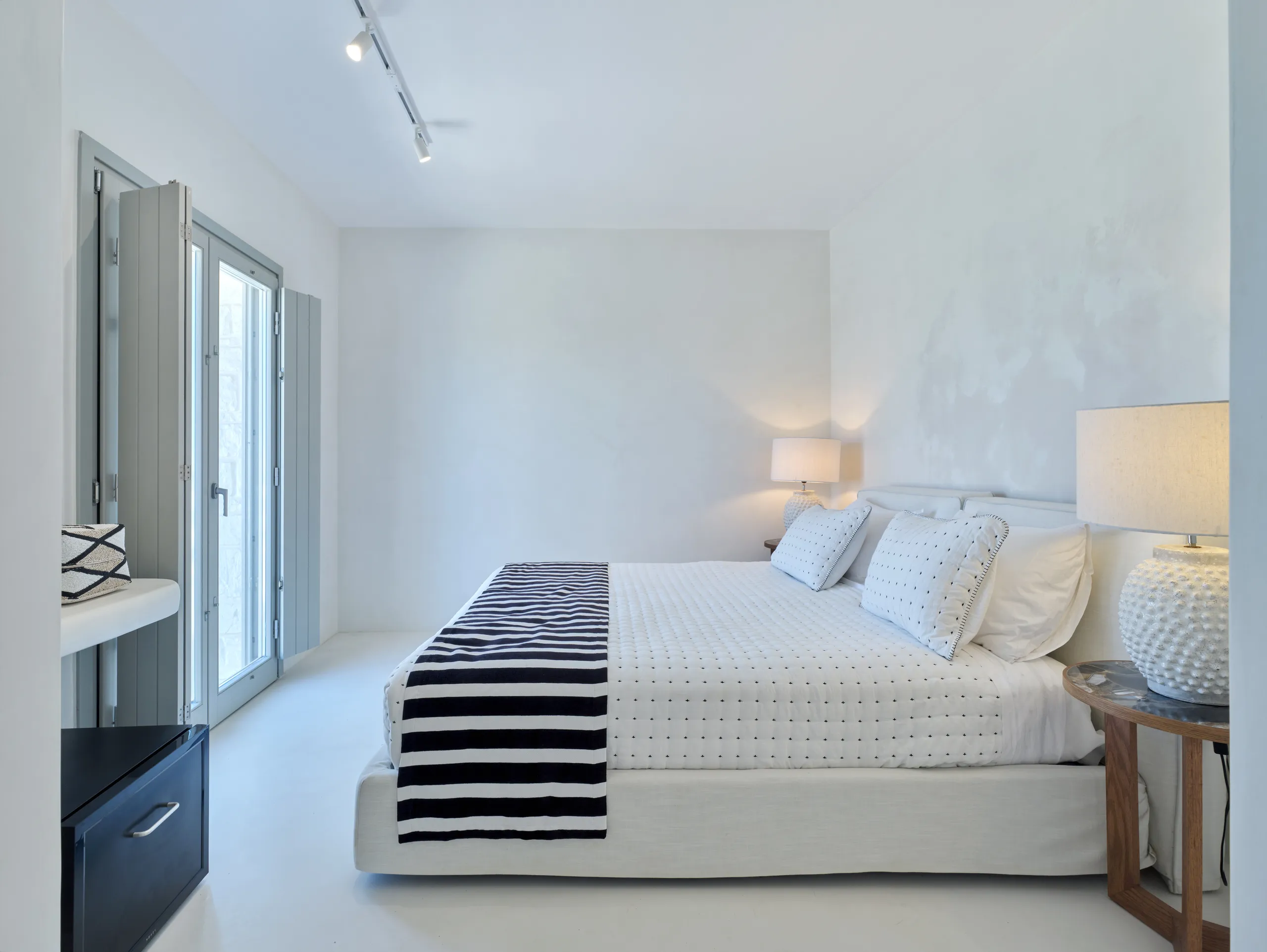 Sumptuous Retreat with Private Pool and Breathtaking Sea Views — photograph 8