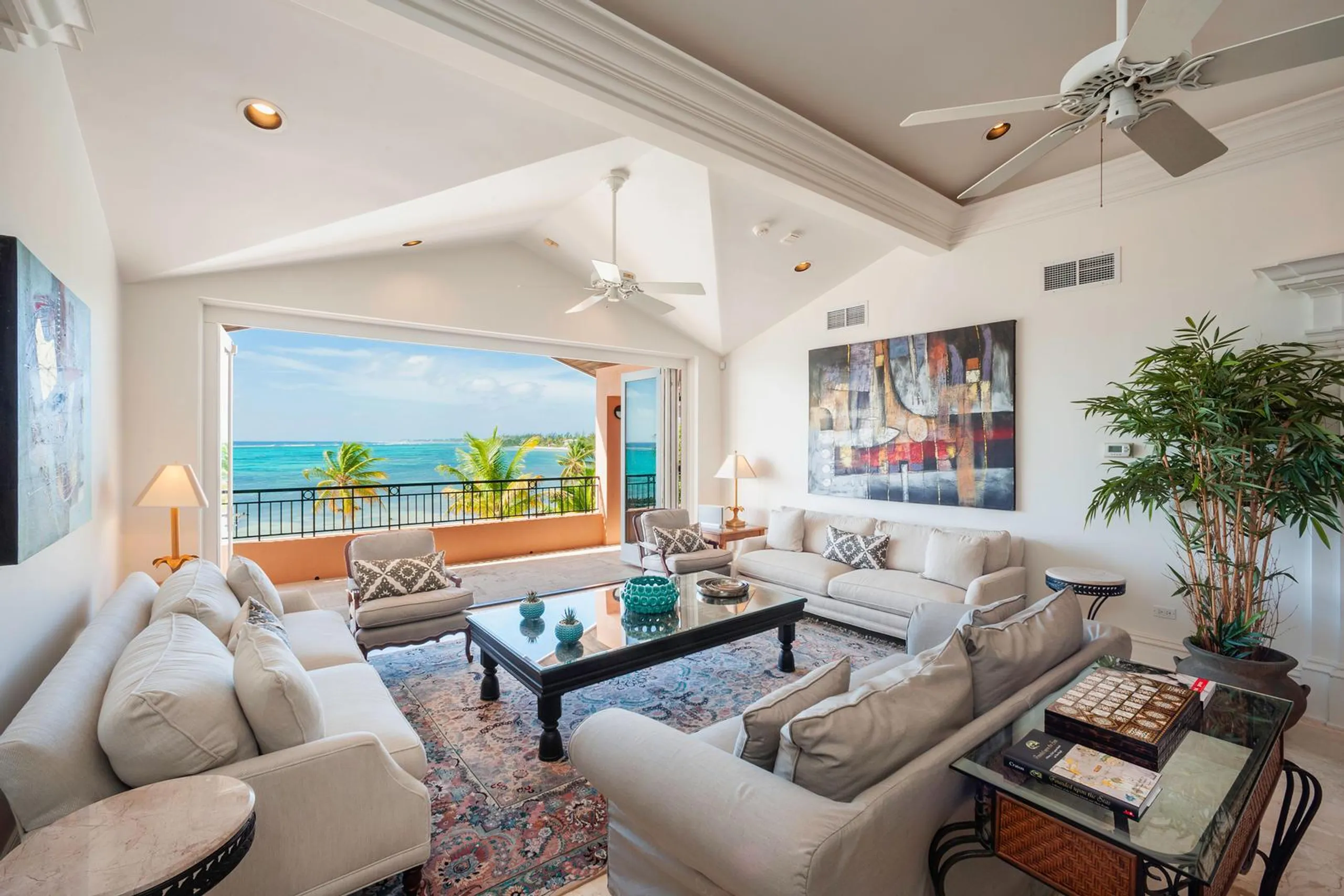 Pristine Pease Bay Estate with Invigorating Pool, Tennis Court, and Walks to Beach — photograph 11