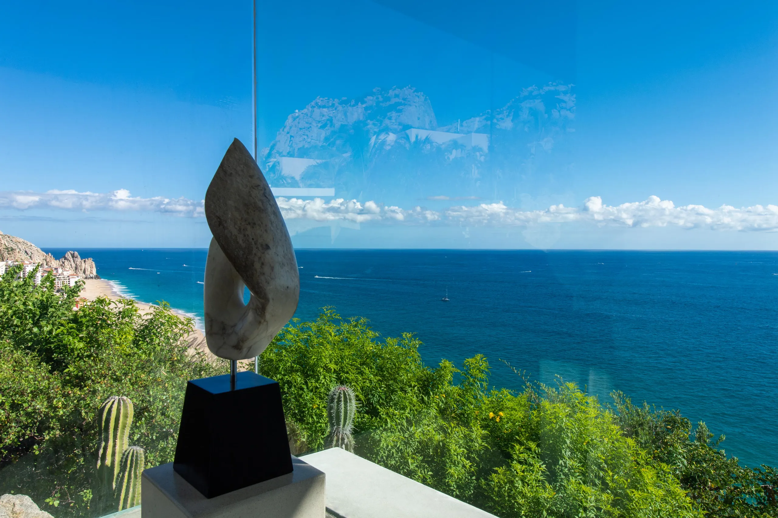 Architectural Masterpiece Estate featuring Private Pool and Ocean Views — photograph 8