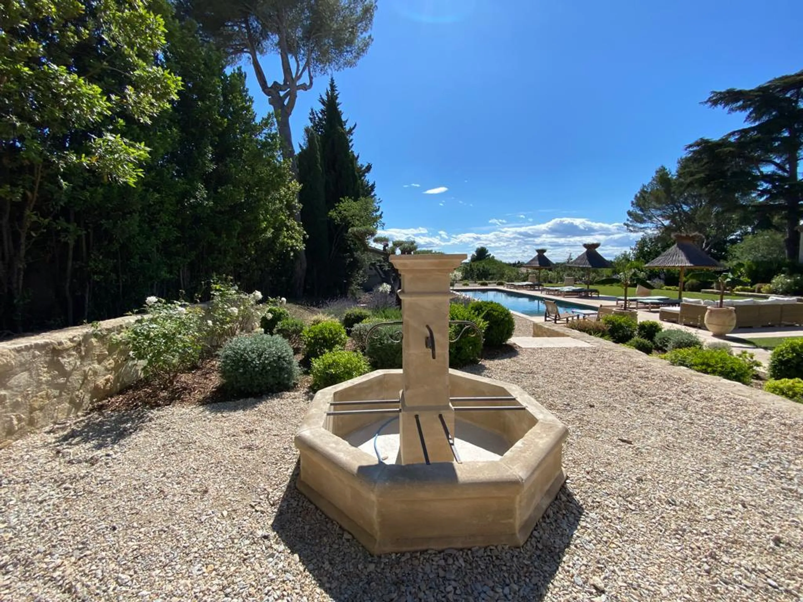 Escapade Elegance with Pool — photograph 4