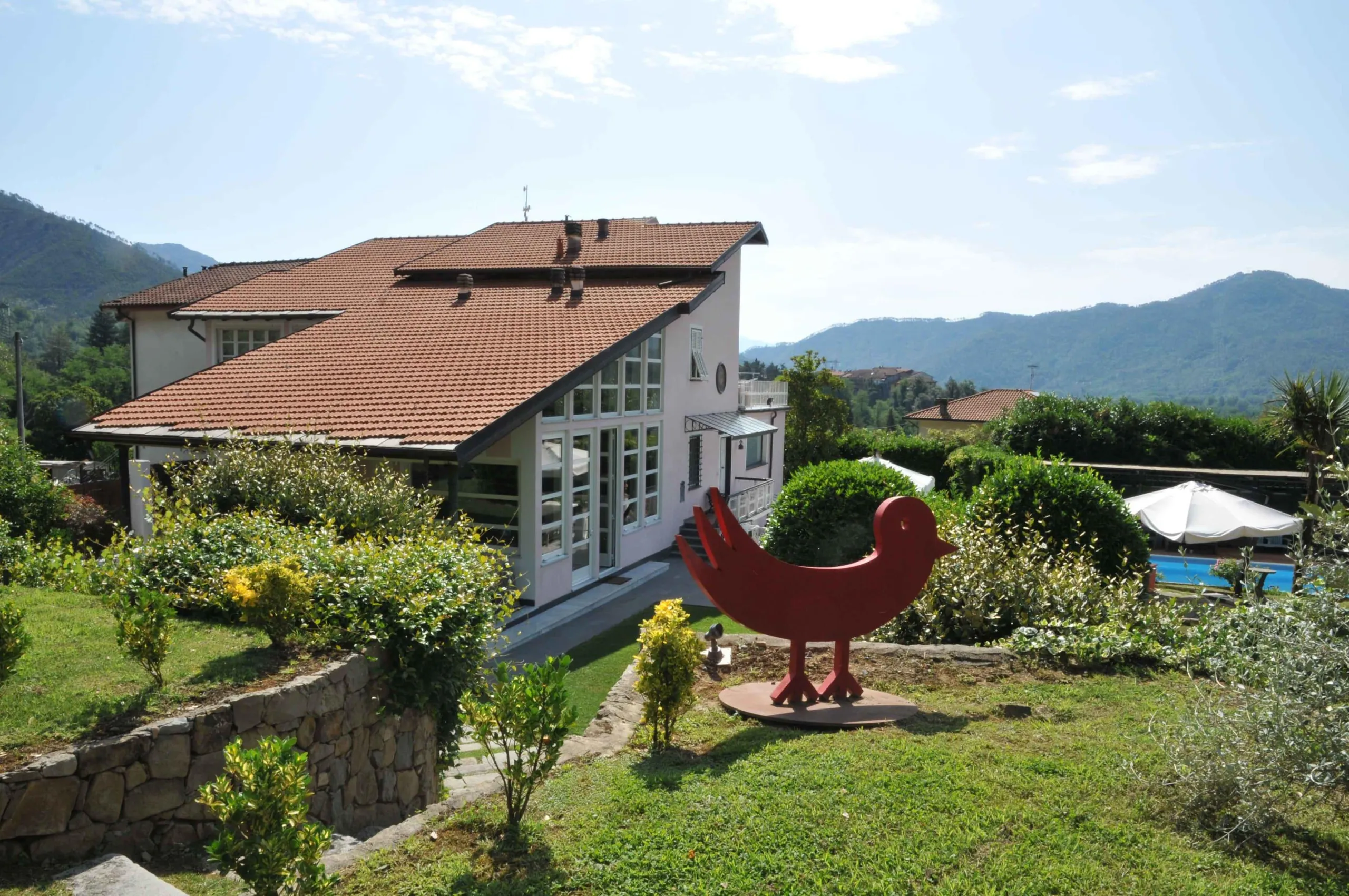 Spacious Villa With Pool And Tennis Court — photograph 5