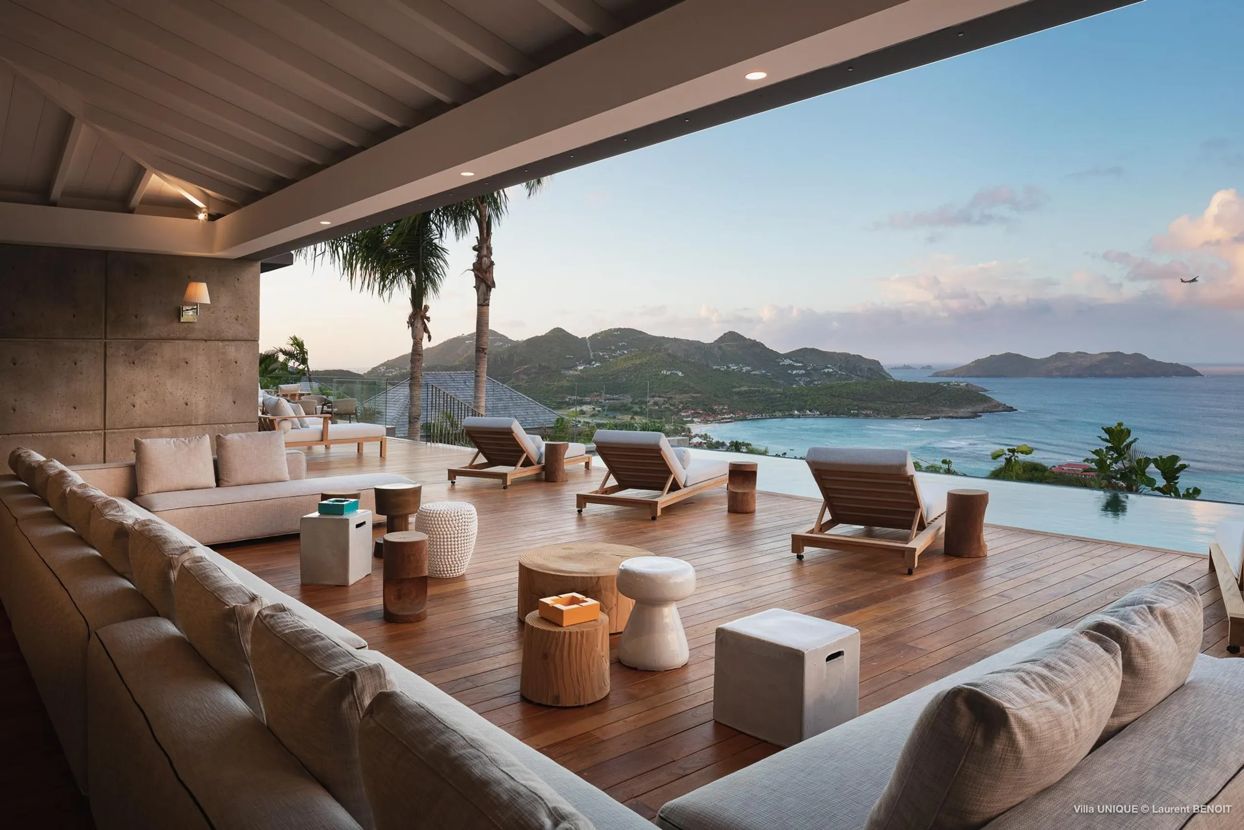 Stunning and Unique Saint Barts showplace villa with infinity pool — photograph 2