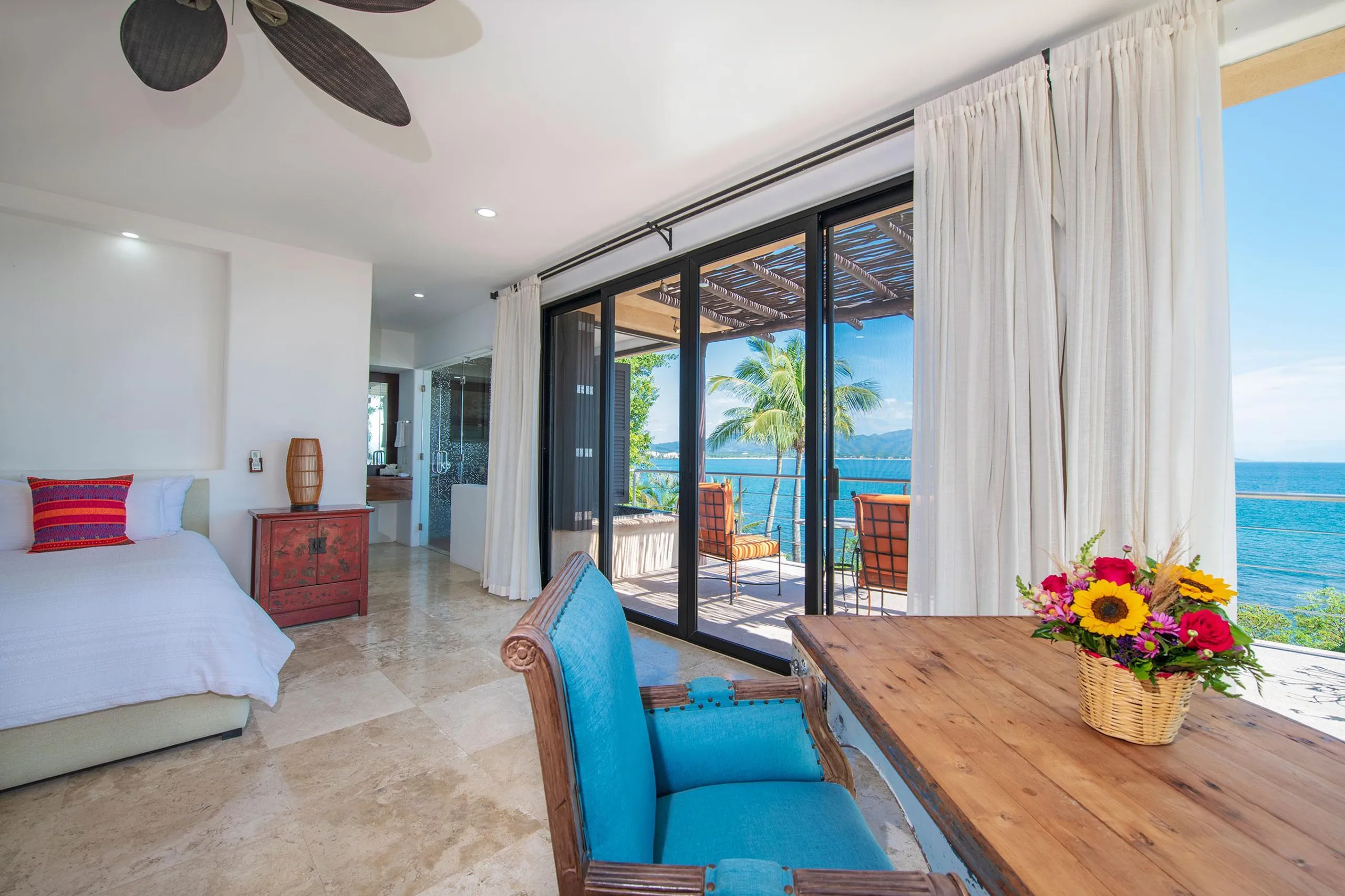 Distinguished La Punta Luxury Estate with Infinity Pool and Ocean Views — photograph 9
