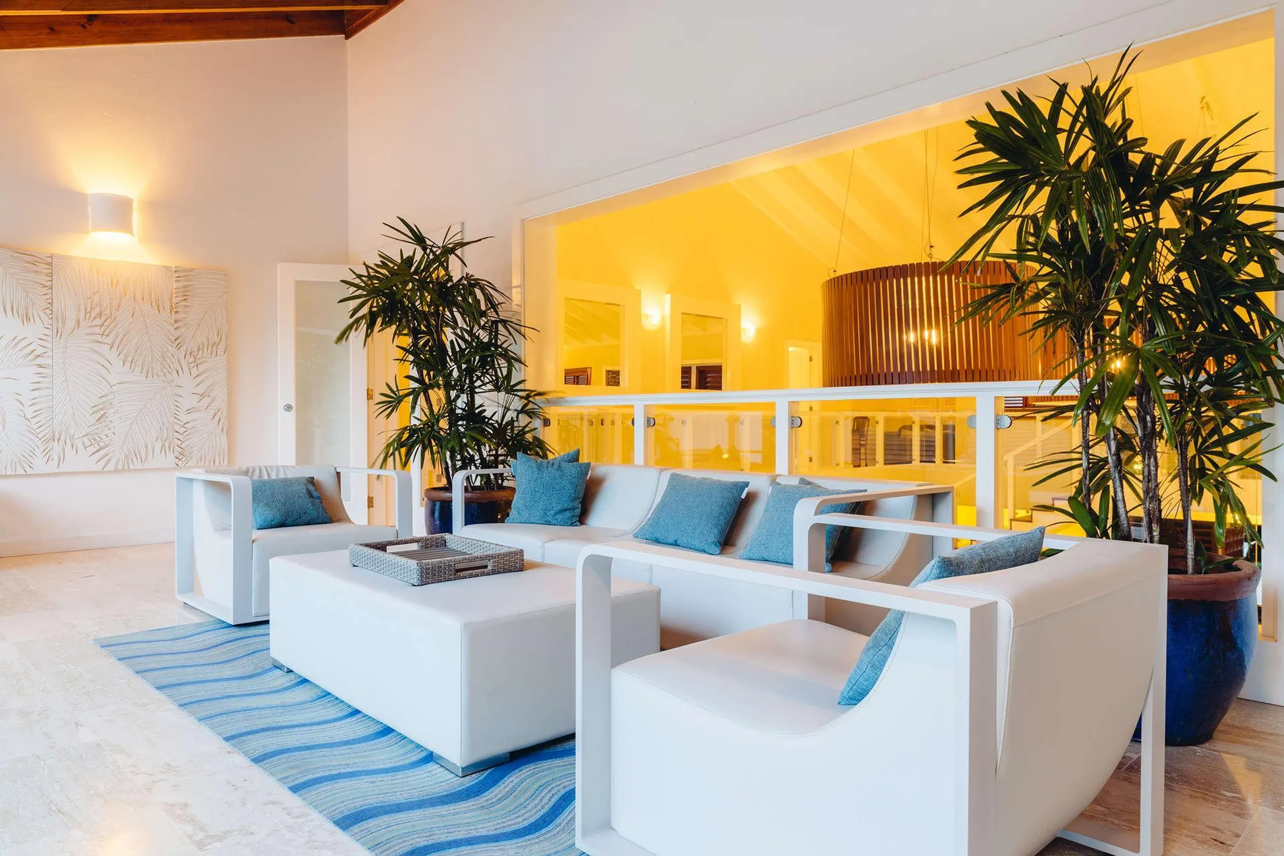 Elegant Two-Story Villa with Private Pool and Golf Course Views — photograph 7