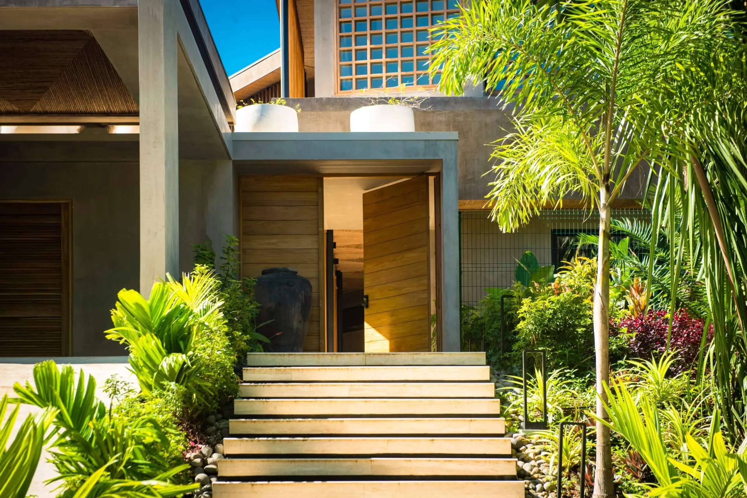 Serene Eco-Luxury Villa with Private Pool and 180° Ocean Views — photograph 5
