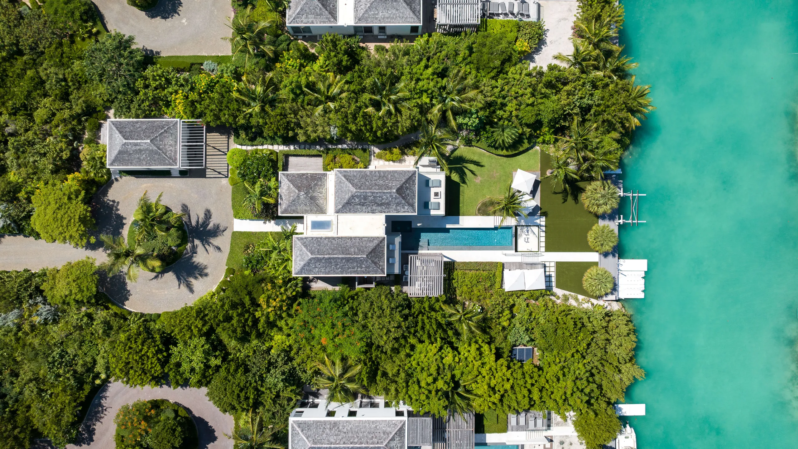 Prestigious Blue Cay Estate with Private Infinity Pool, Canal Views and Beach Access — photograph 5