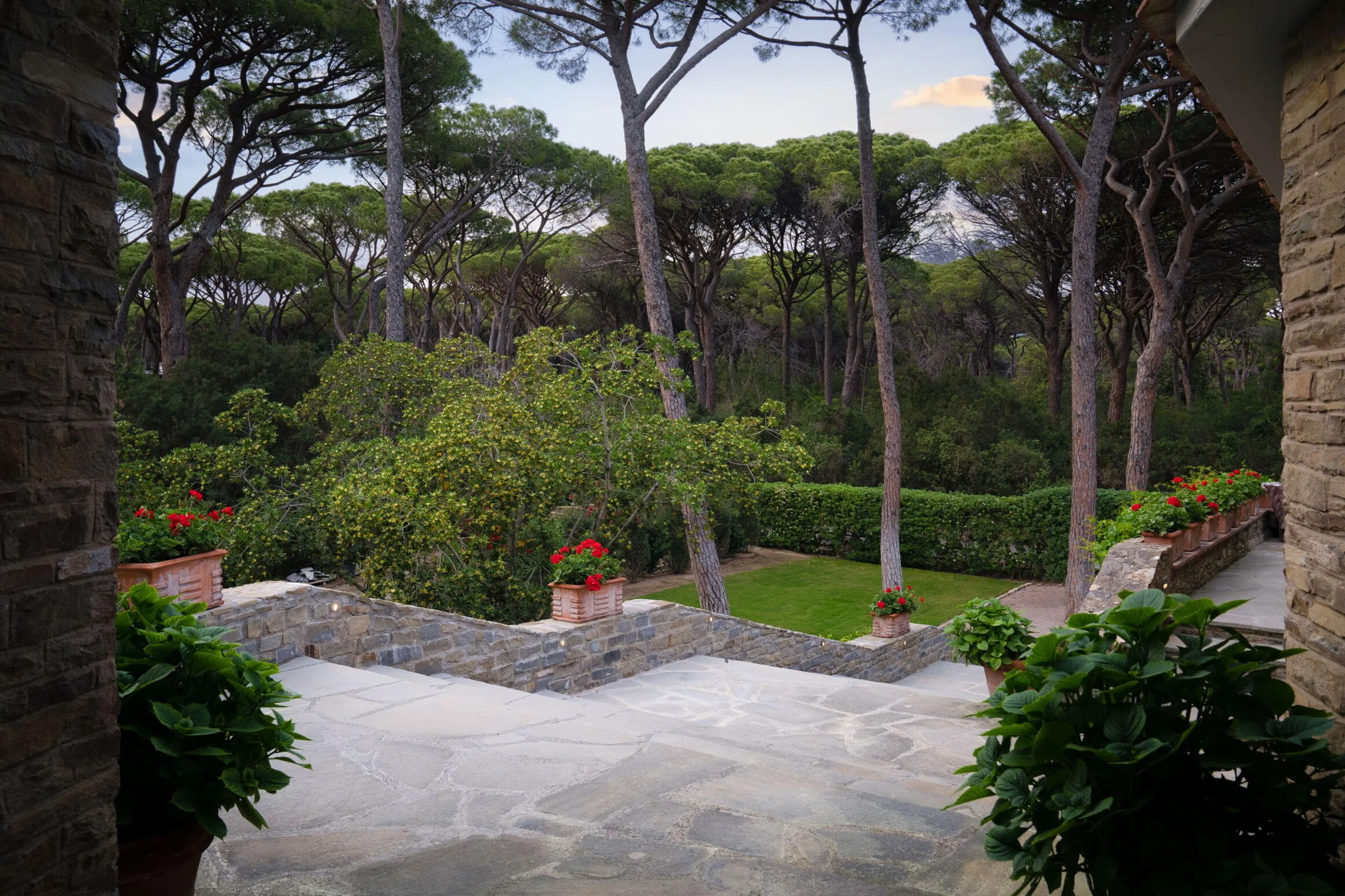 Gleaming Roccamore Estate with Private Pool and Lush Gardens — photograph 8