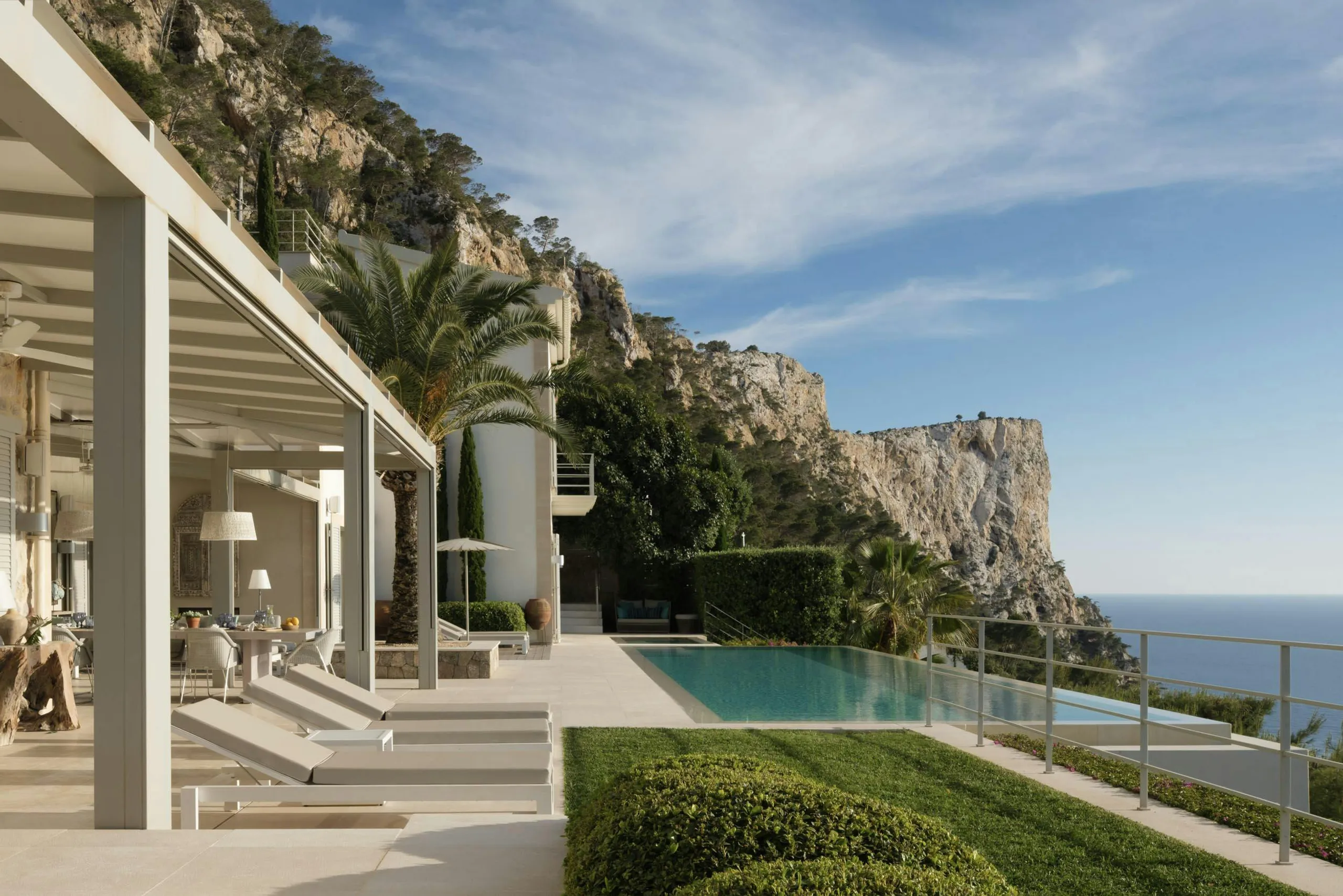 Opulent Mallorca Villa with Infinity Pool and Ocean Views, Mallorca