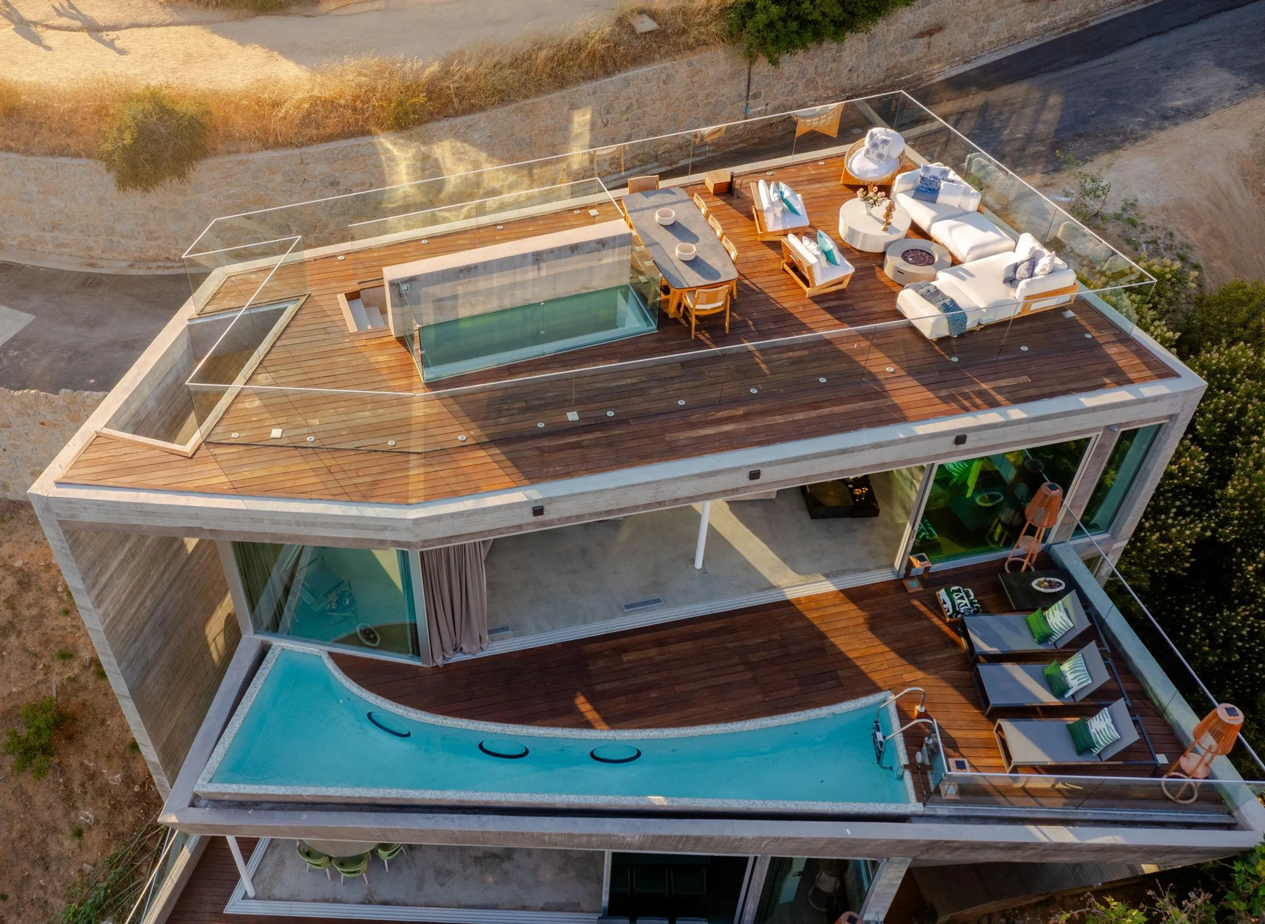 Exceptional Hollywood Hills Villa with Breathtaking Views of Los Angeles — photograph 6