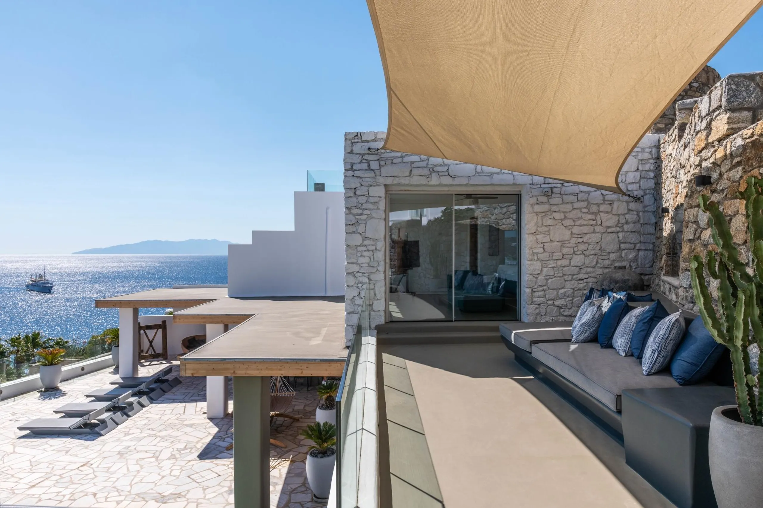 Grandiose Mykonos Estate with Private Pool and Stunning Views — photograph 4