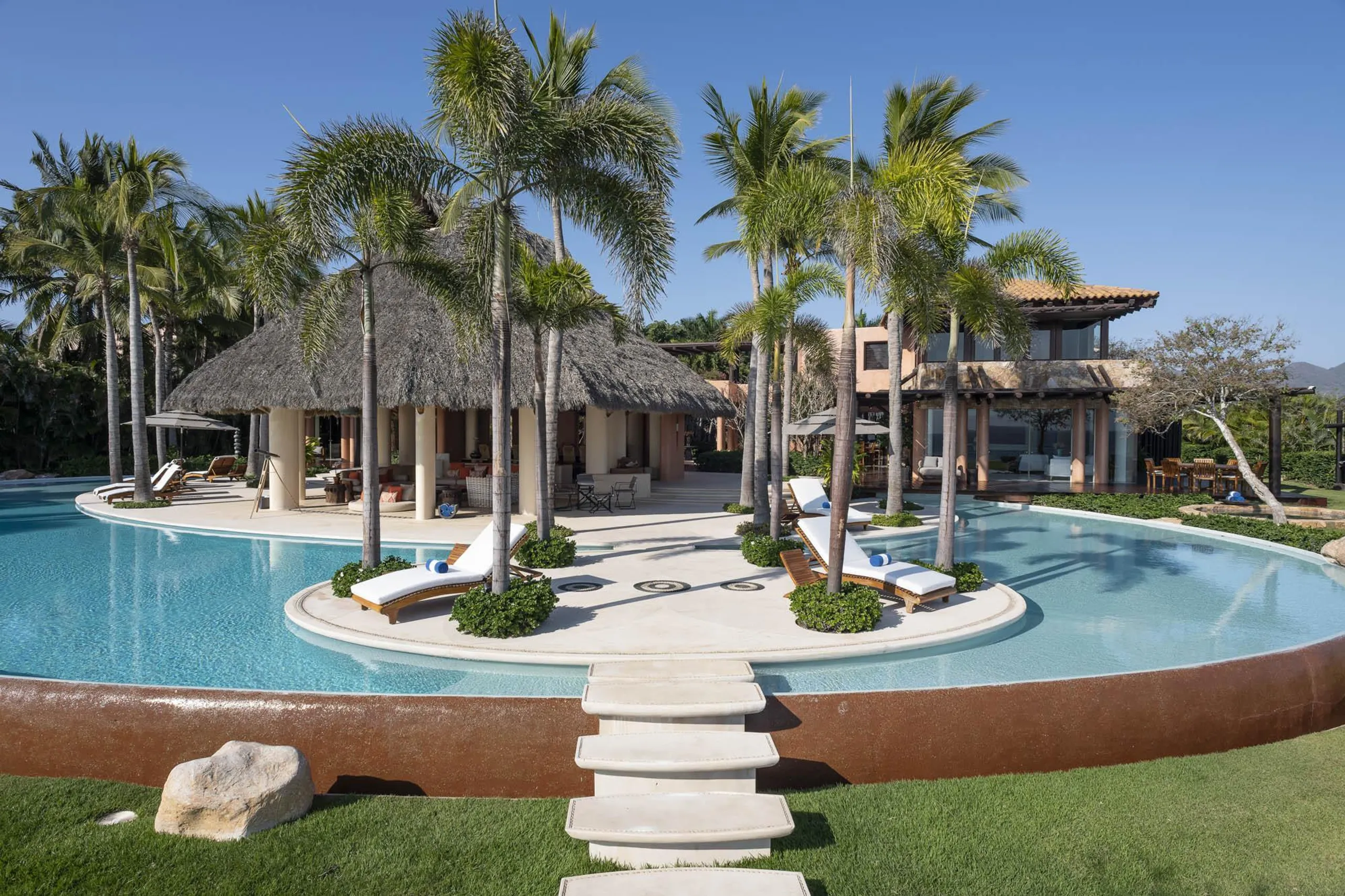 One-of-a-Kind Punta Mita Beachfront Oasis with 160 Foot Infinity Edge Pool Overlooking the Ocean — photograph 6