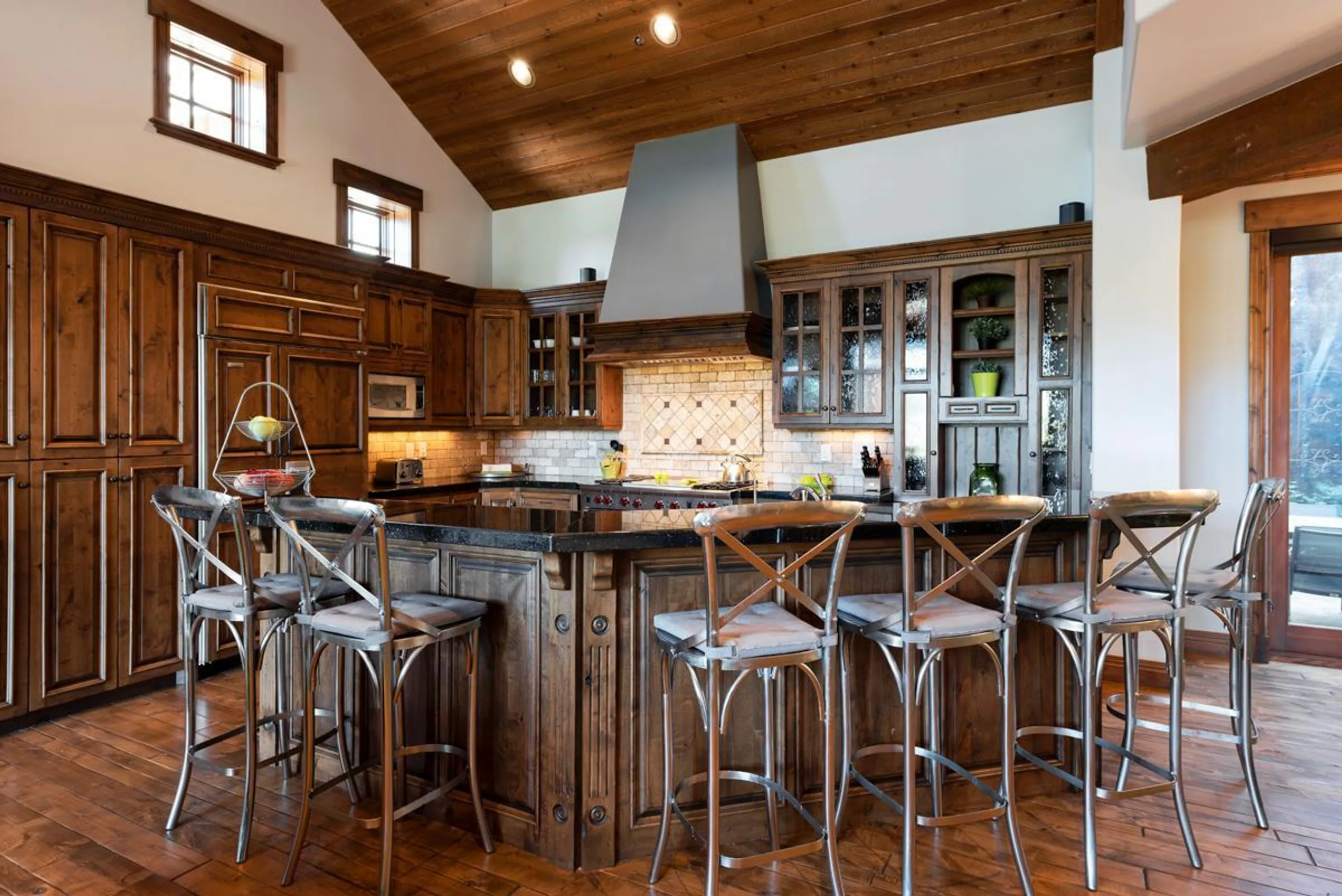 Resplendent Mountain Estate with Private Pool and Hot Tub — photograph 10