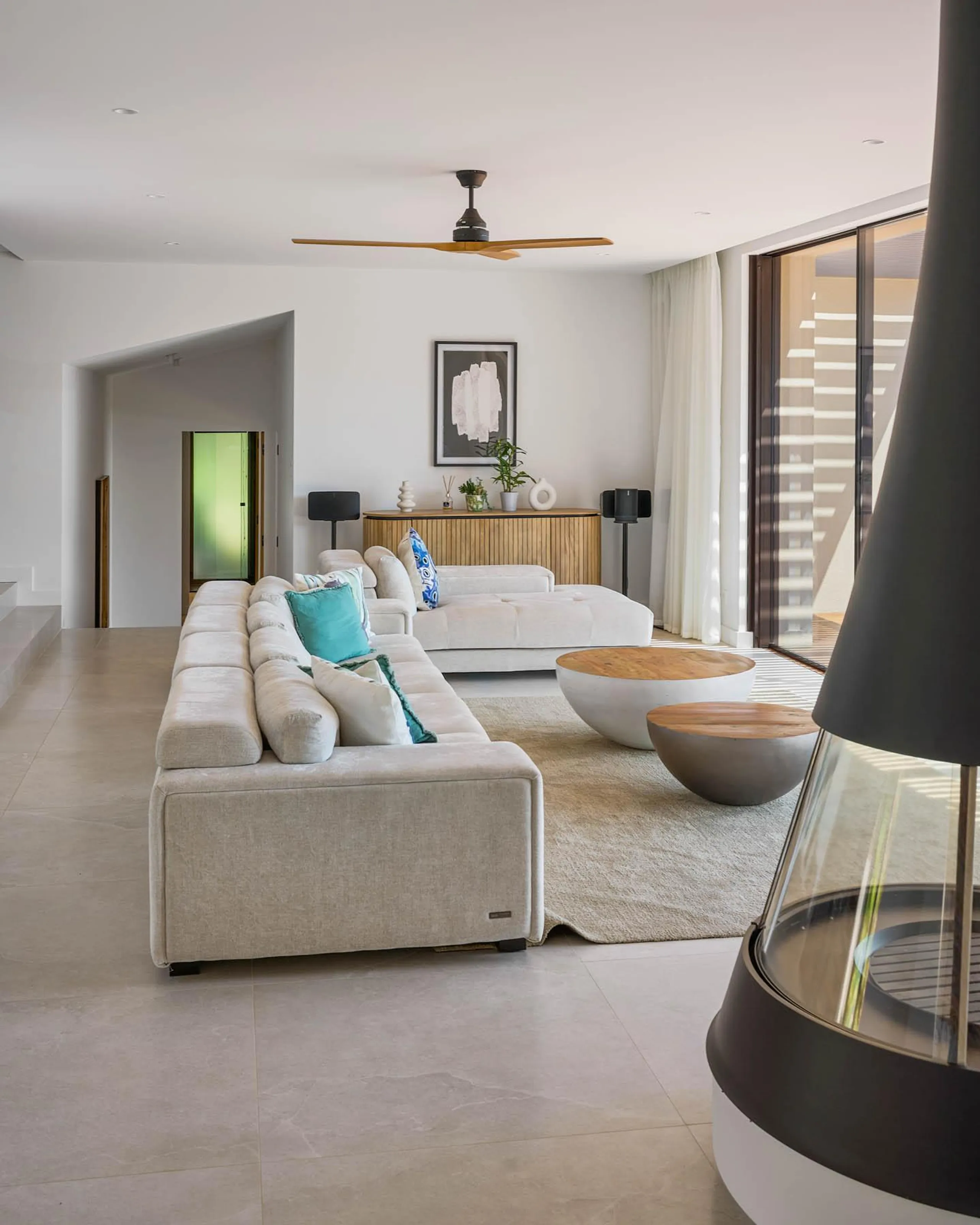 Regal Villa with Private Infinity Pool and Breathtaking Mediterranean Sea Views — photograph 9