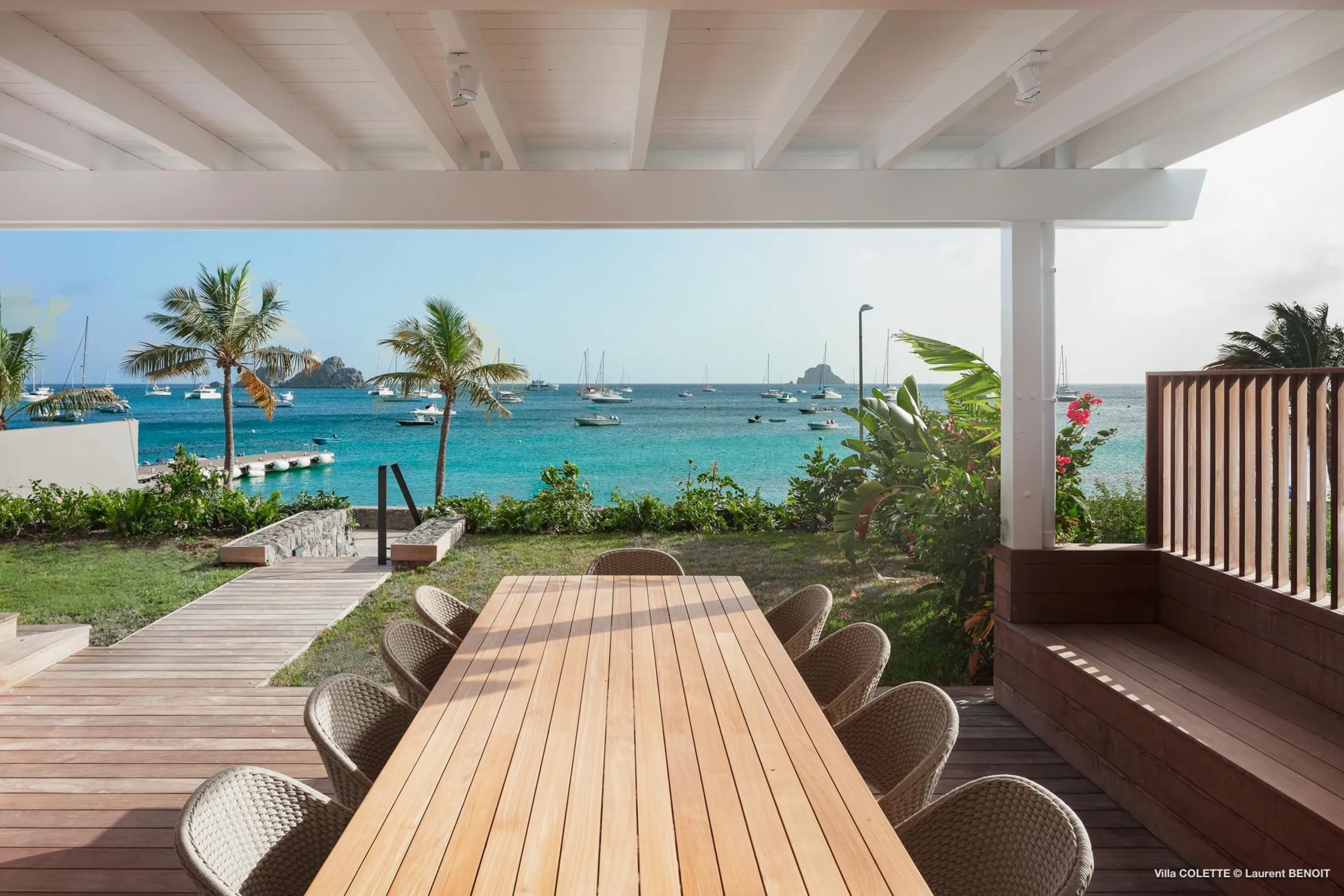 Majestic Caribbean Estate with Private Pool and Walks to Beach — photograph 5
