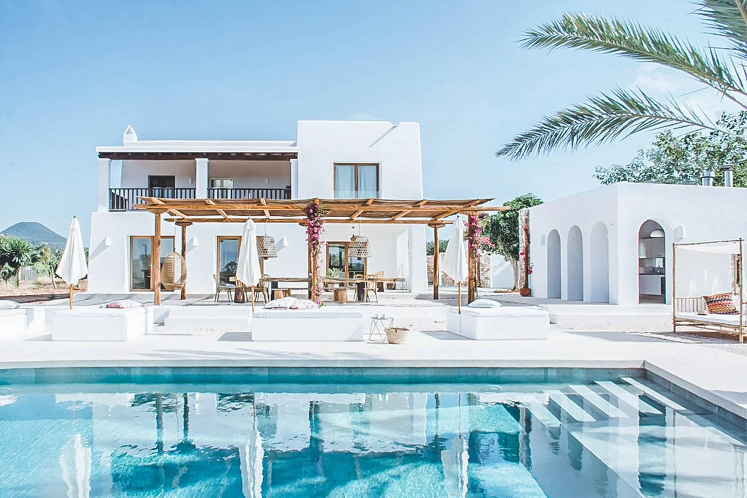 Breathtaking Modern Villa in Ibiza with Pool and Jacuzzi, Sant Josep De Sa Talaia