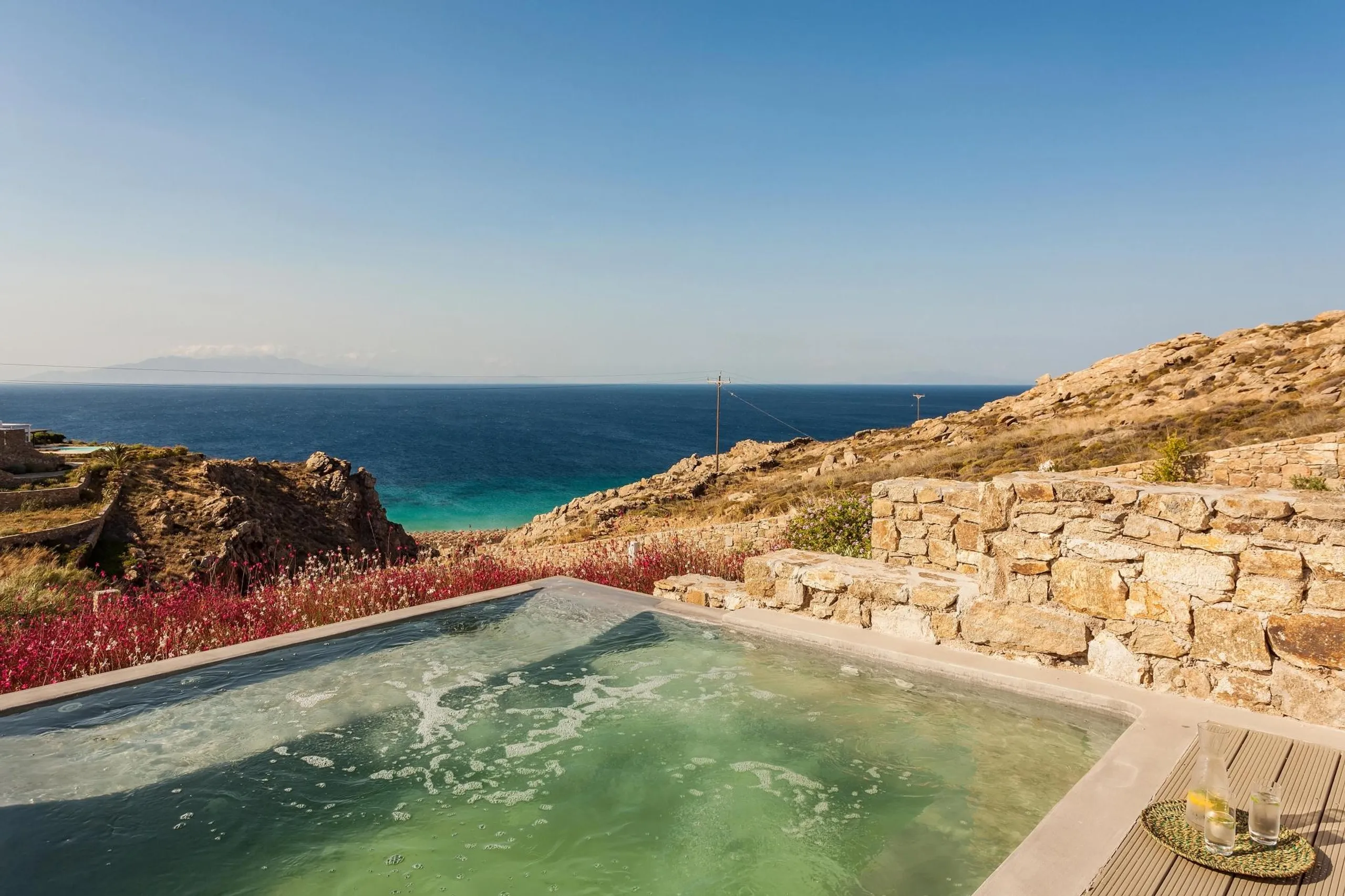Epic Mykonos Estate with Infinity Pool and Jacuzzi — photograph 4
