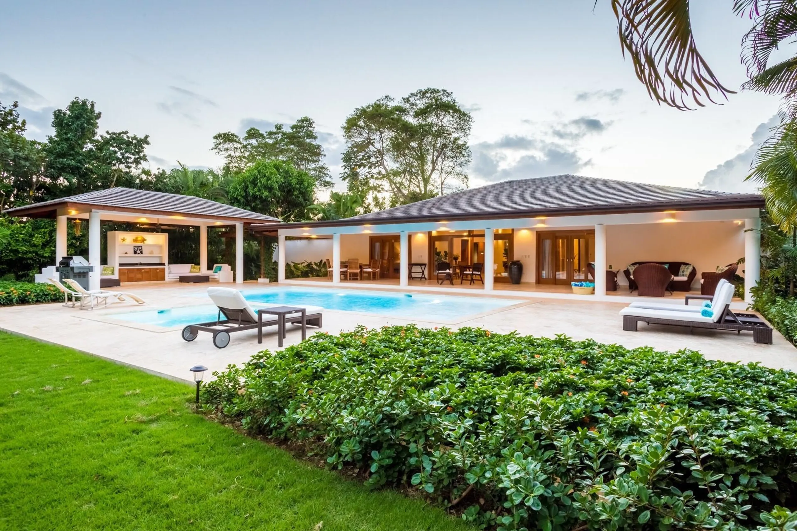 Exquisite Tropic Estate with Private Pool and Patio Dining, La Romana
