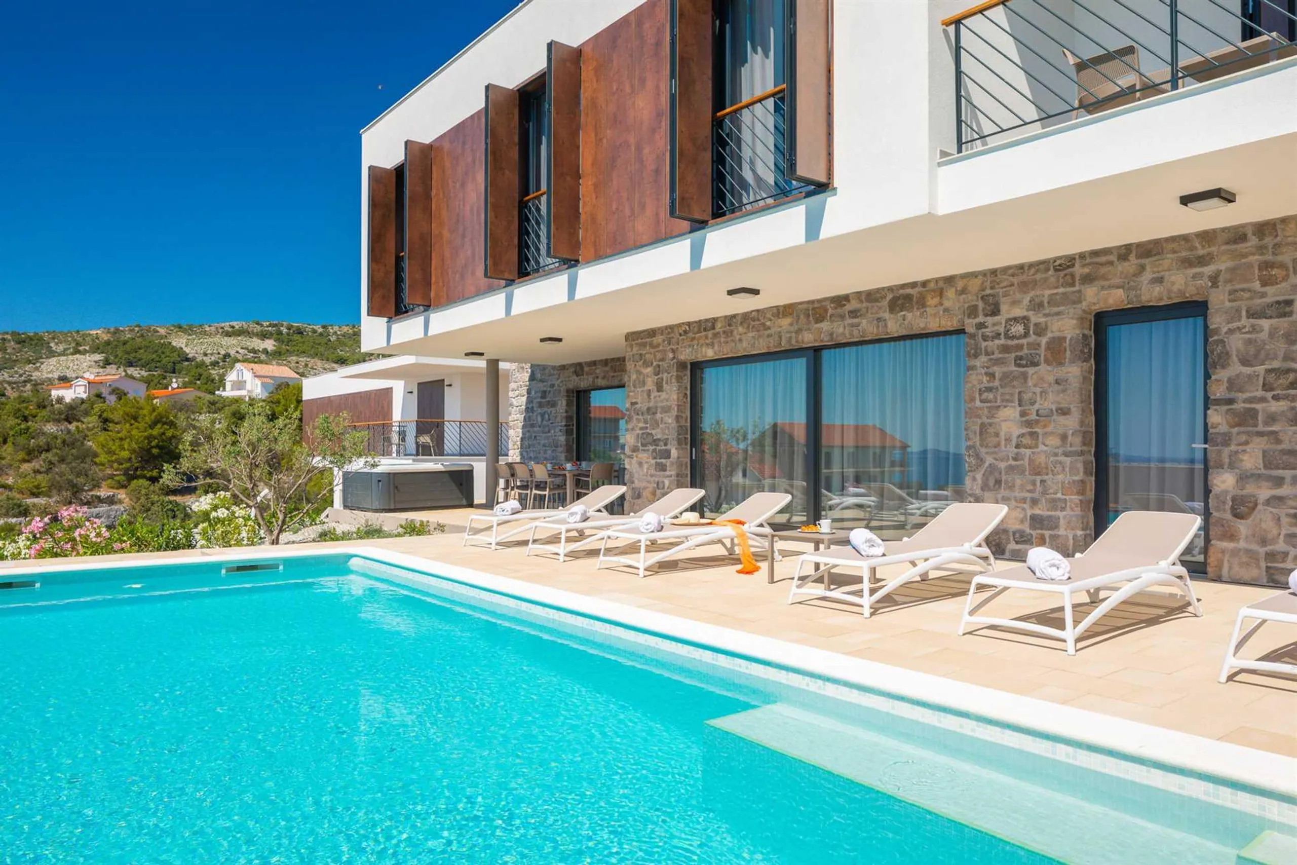 Sophisticated Contemporary Villa with Pool and Jacuzzi near Primosten Beach — photograph 3