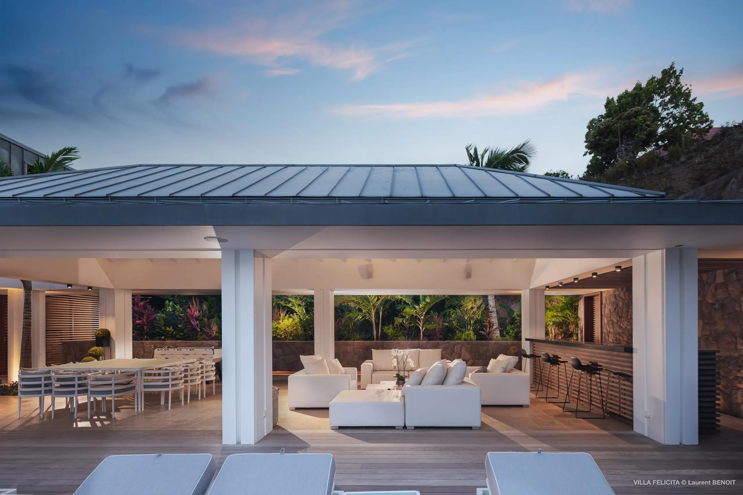 Opulent Paradise Villa with Infinity Pool, Fitness Room and Movie Theater — photograph 12