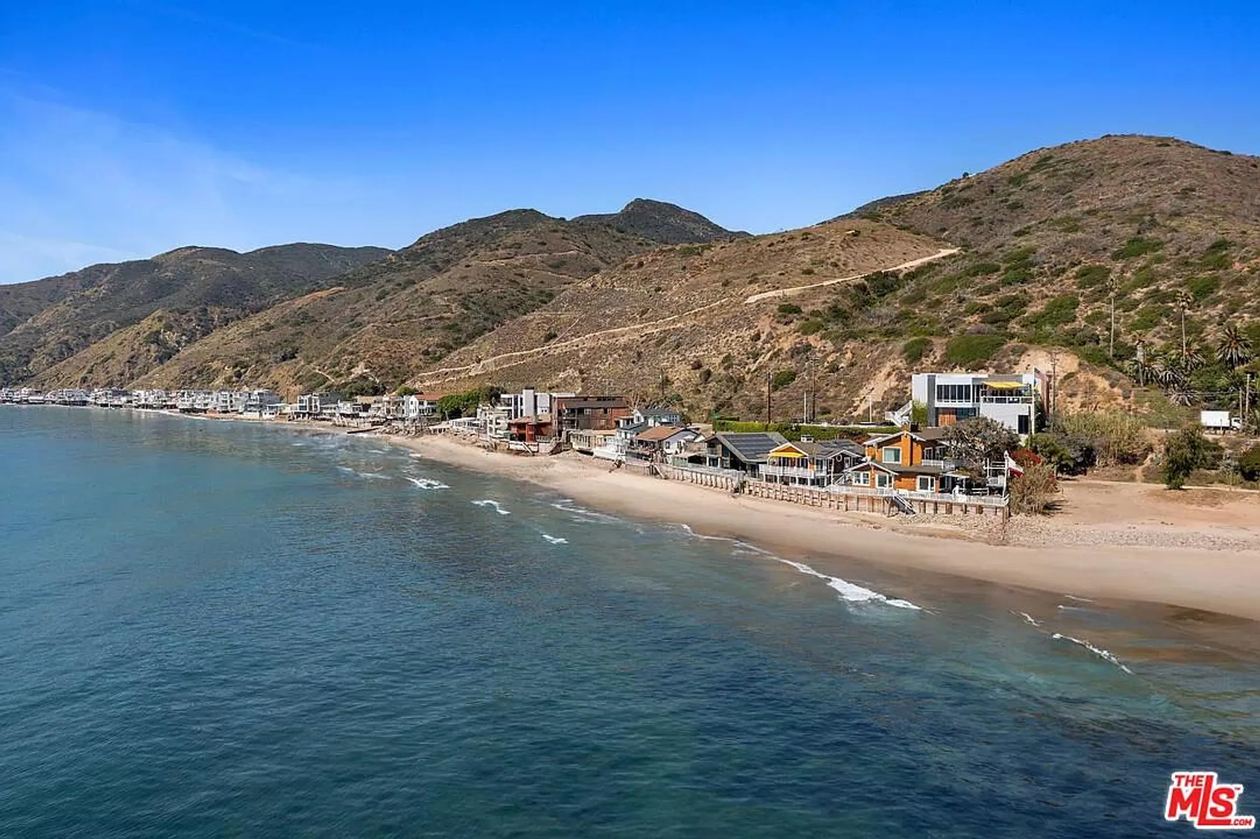 Lavish Malibu Villa with Walks to Beach — photograph 5