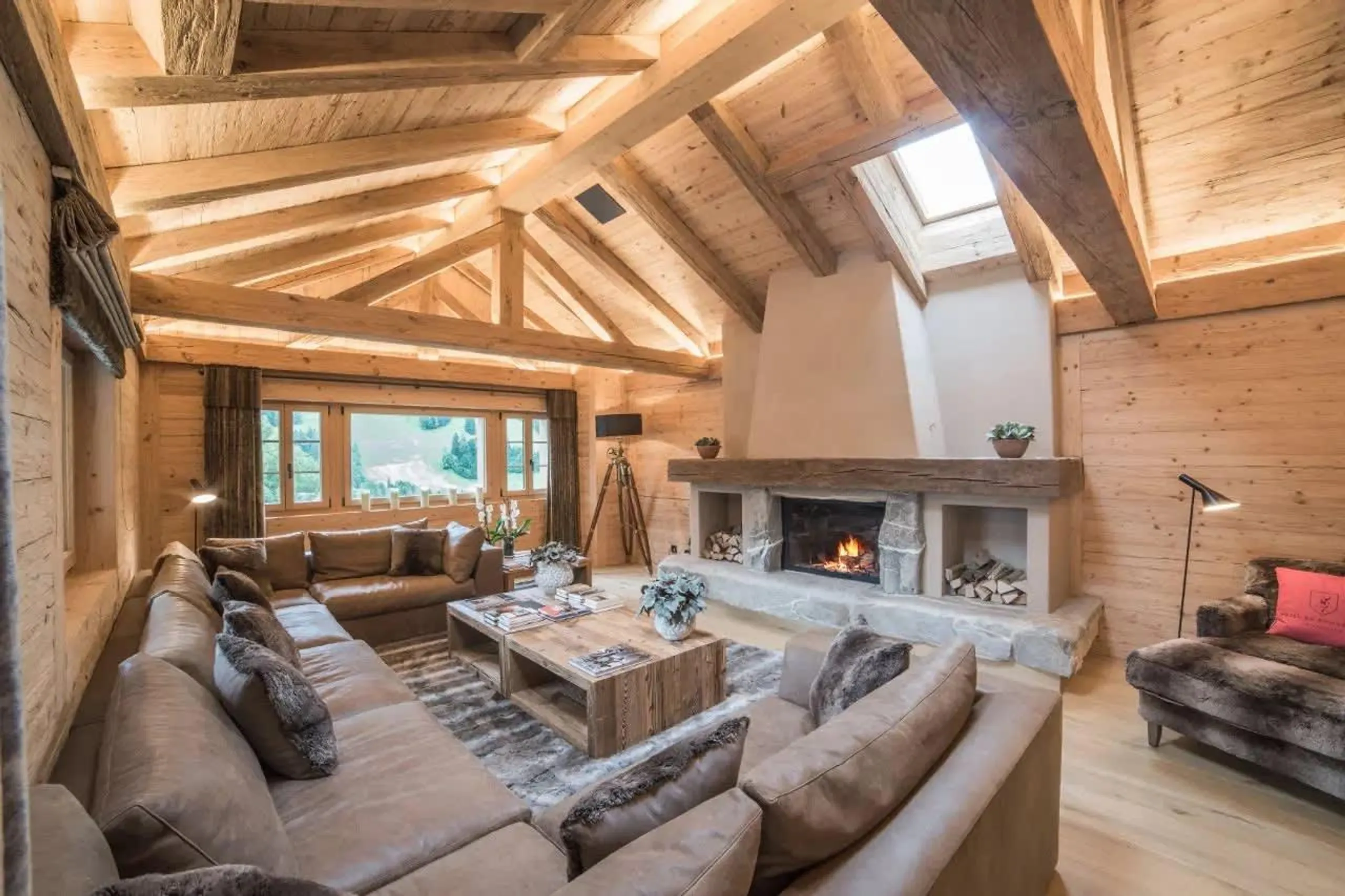 Majestic Rougemont Chalet with Home Theater and Fireplace — photograph 4