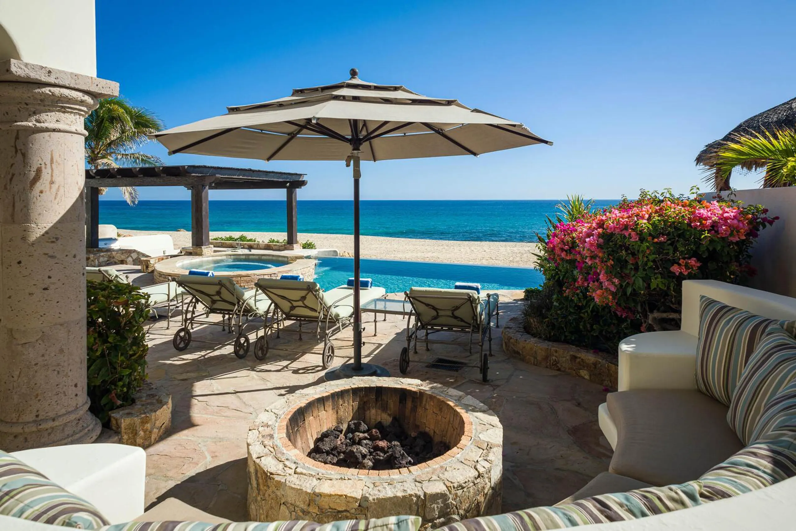 Tranquil 4 Bedroom Villa with Private Swimming Pool and Ocean Views — photograph 5