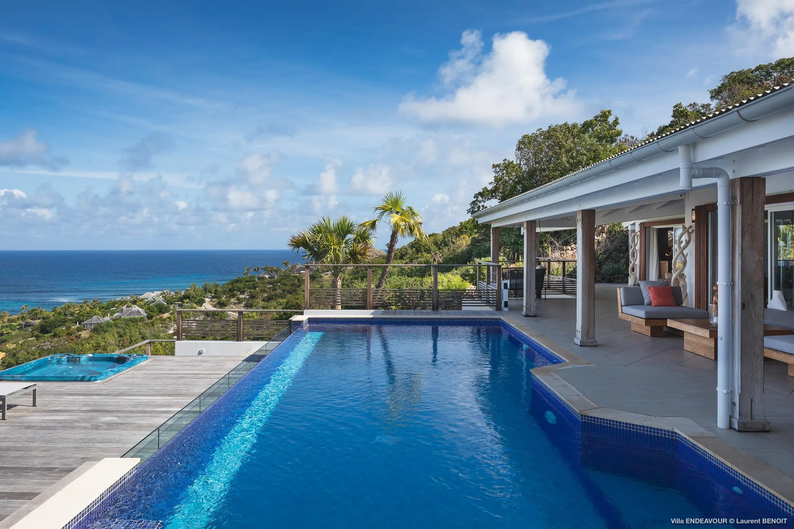 Stately Seaside Villa with Private Pool, Jacuzzi, and Fitness Room — photograph 2