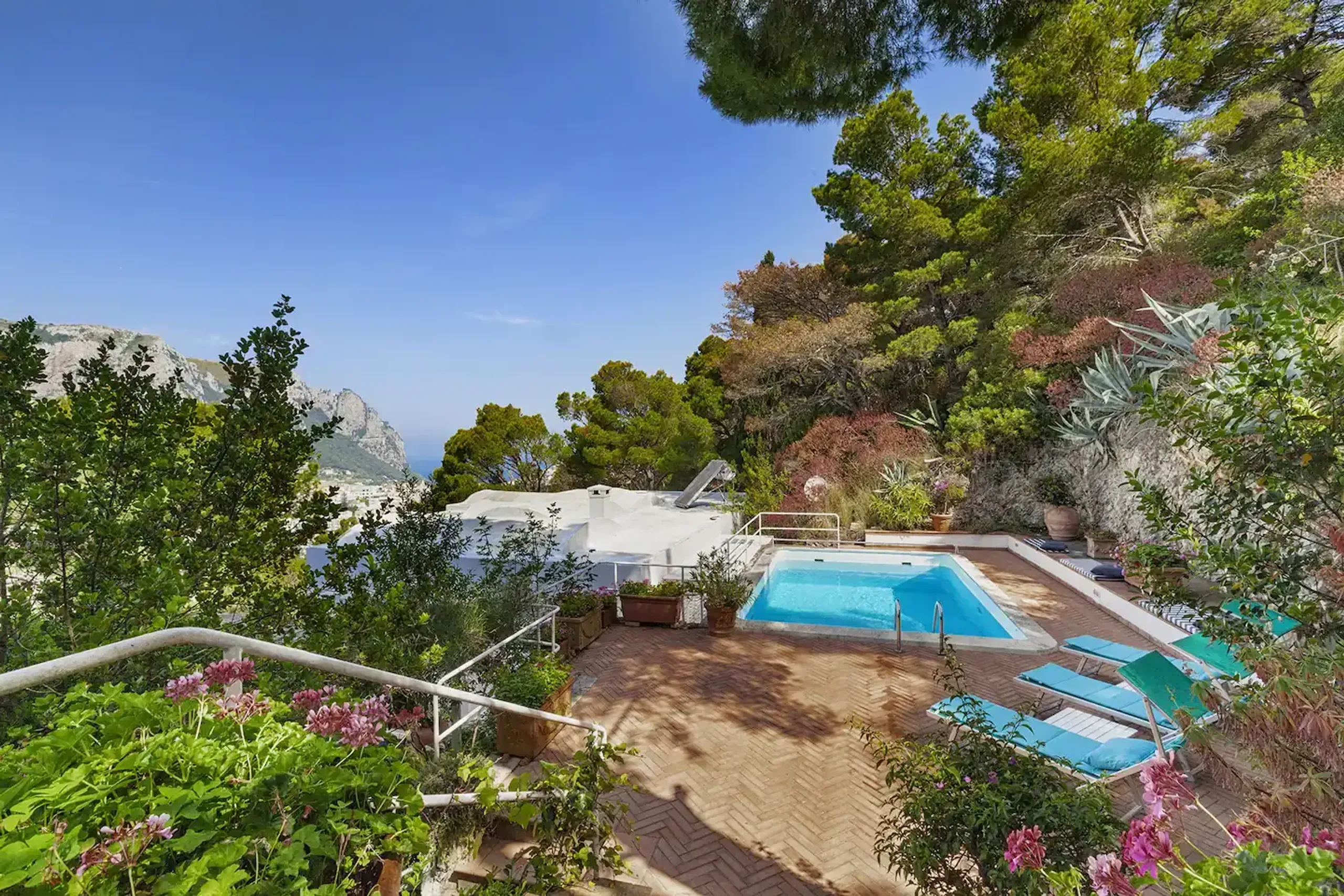 Deluxe Paradise Villa with Pool and Breathtaking Sea Views — photograph 3
