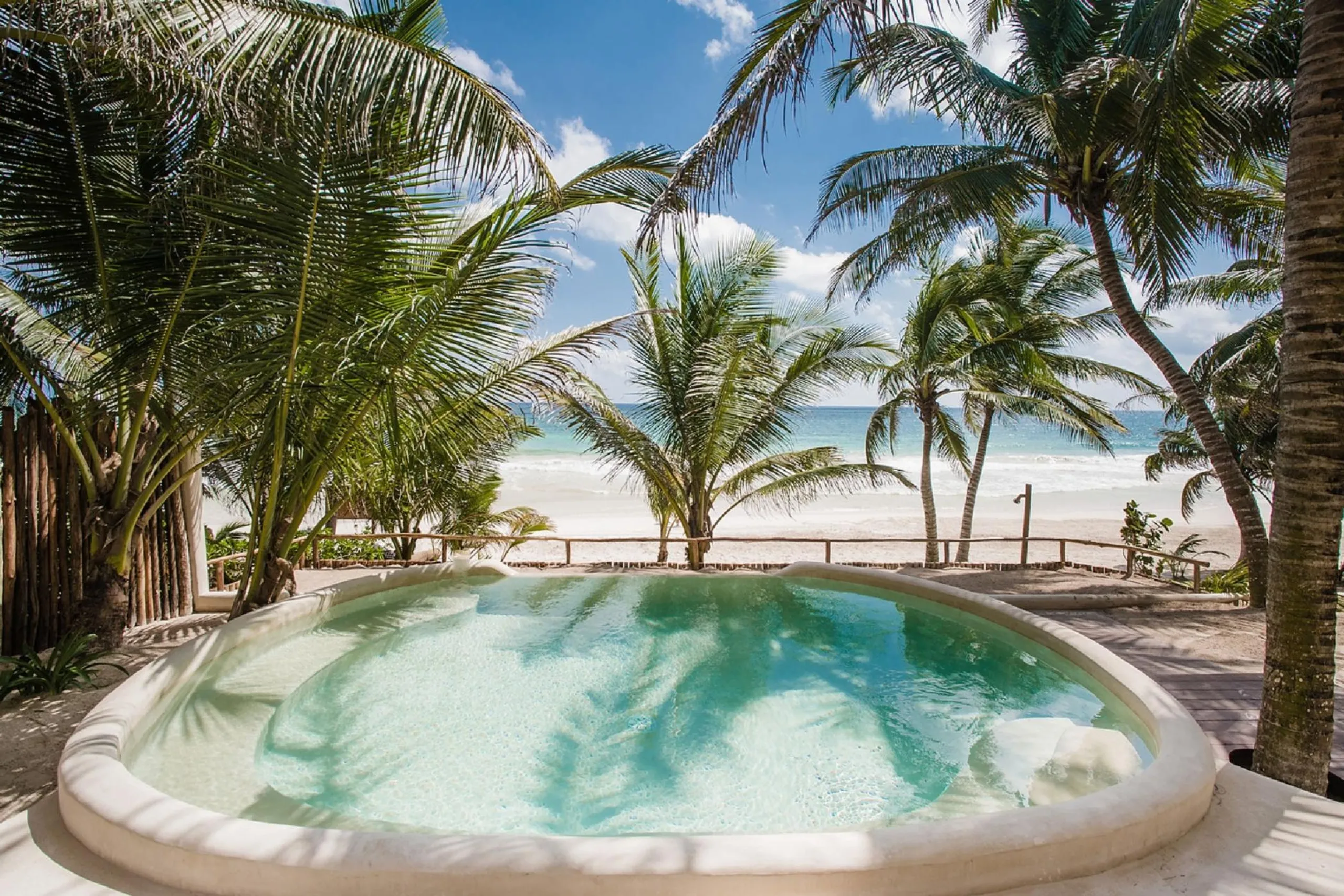 Eco-Friendly Expansive Beachfront Tulum Villa with Private Pool — photograph 4