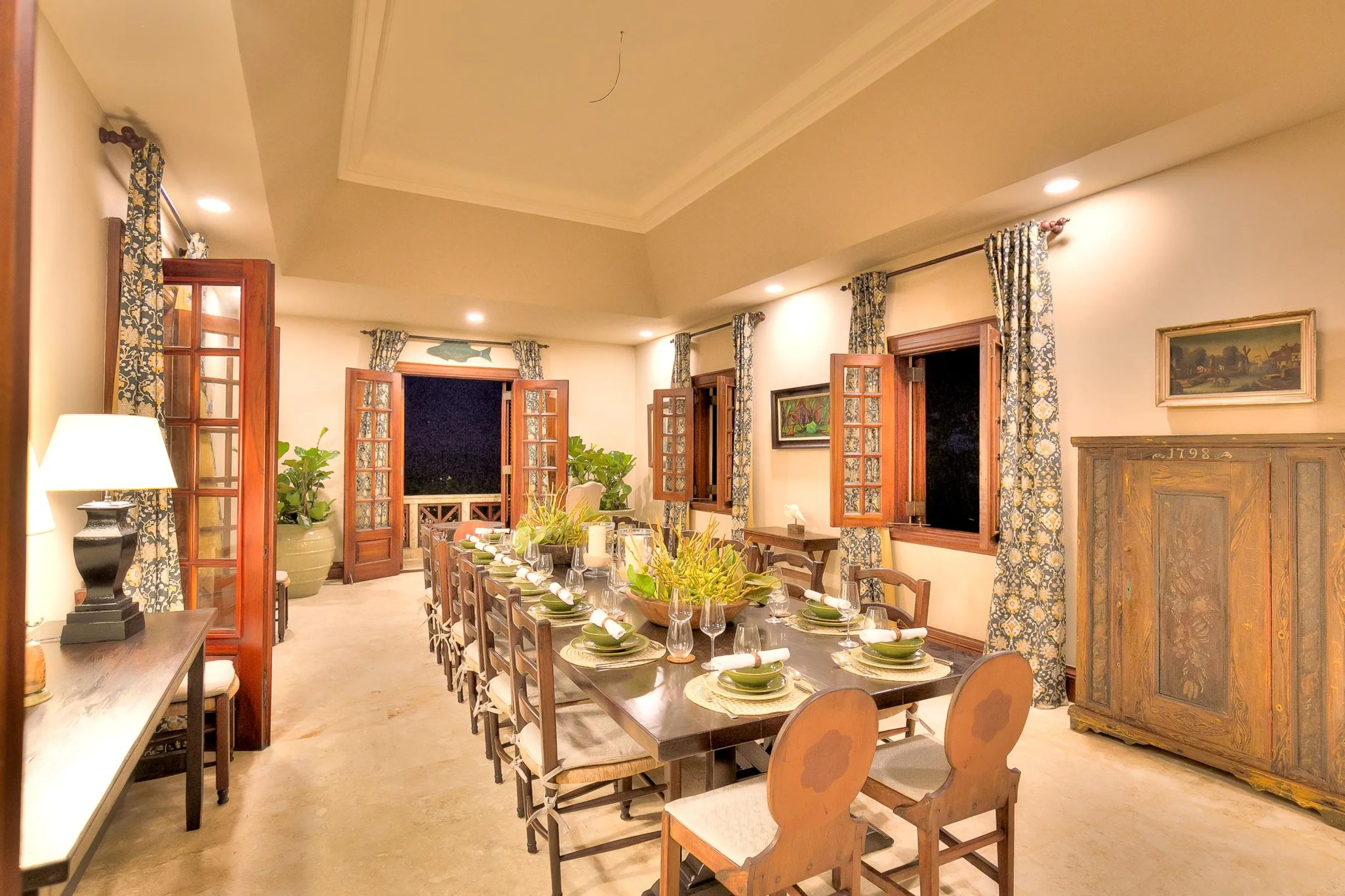 Colonial Heritage Villa with Private Pool and Sea Views — photograph 9