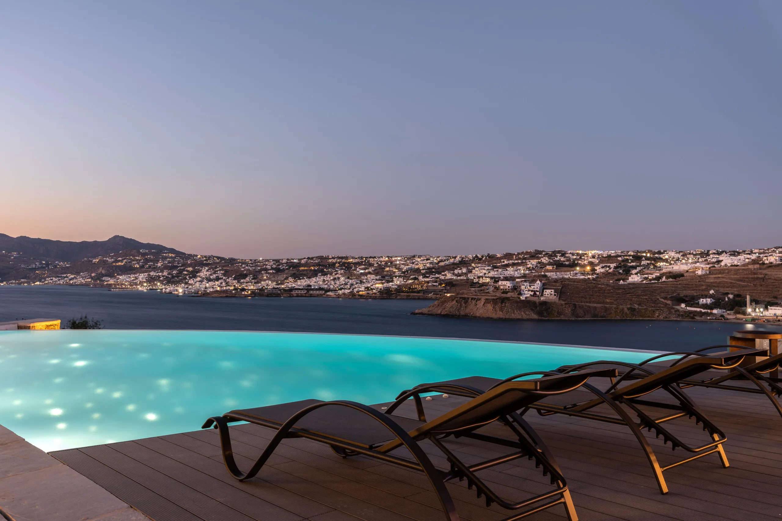 Tranquil Villa Haven with Infinity Pool and Mykonos Town Views — photograph 3