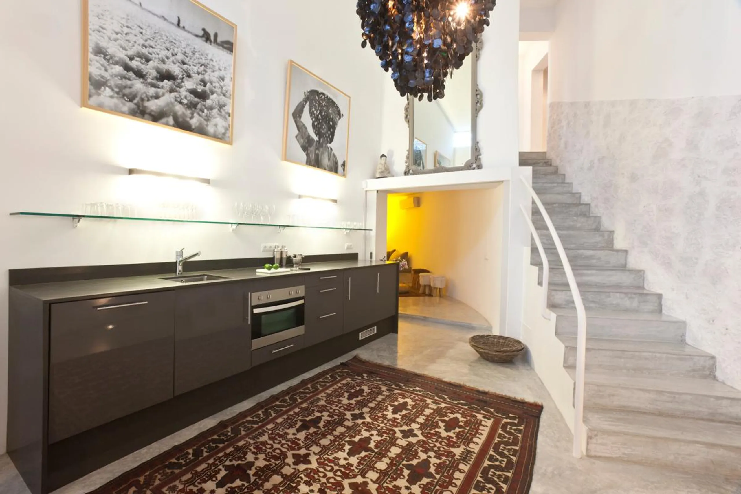 Ornate Contemporary Villa with Private Pool and Blue Sea Views — photograph 11