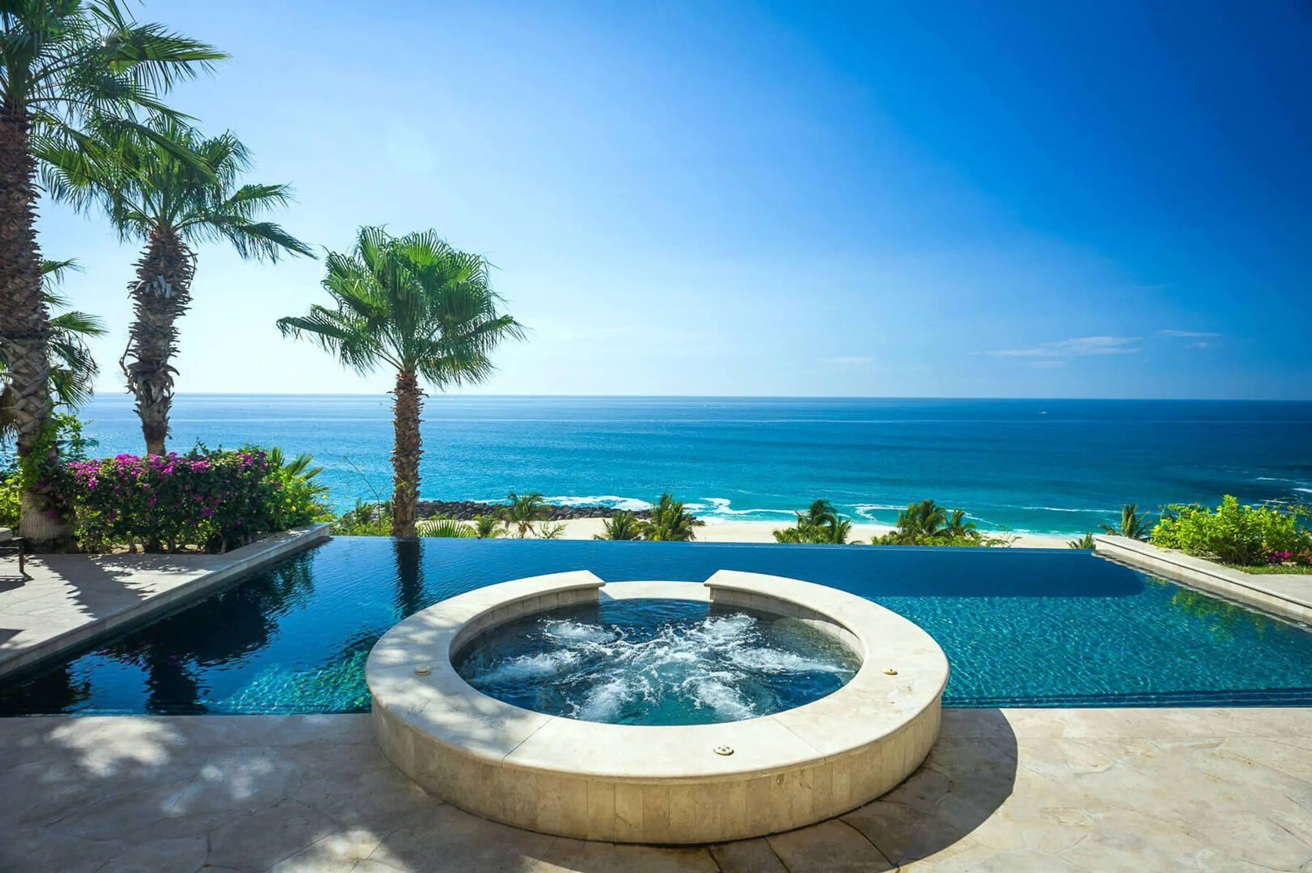 Upscale Villas Del Mar Estate with Infinity Pool and Ocean Views — photograph 7