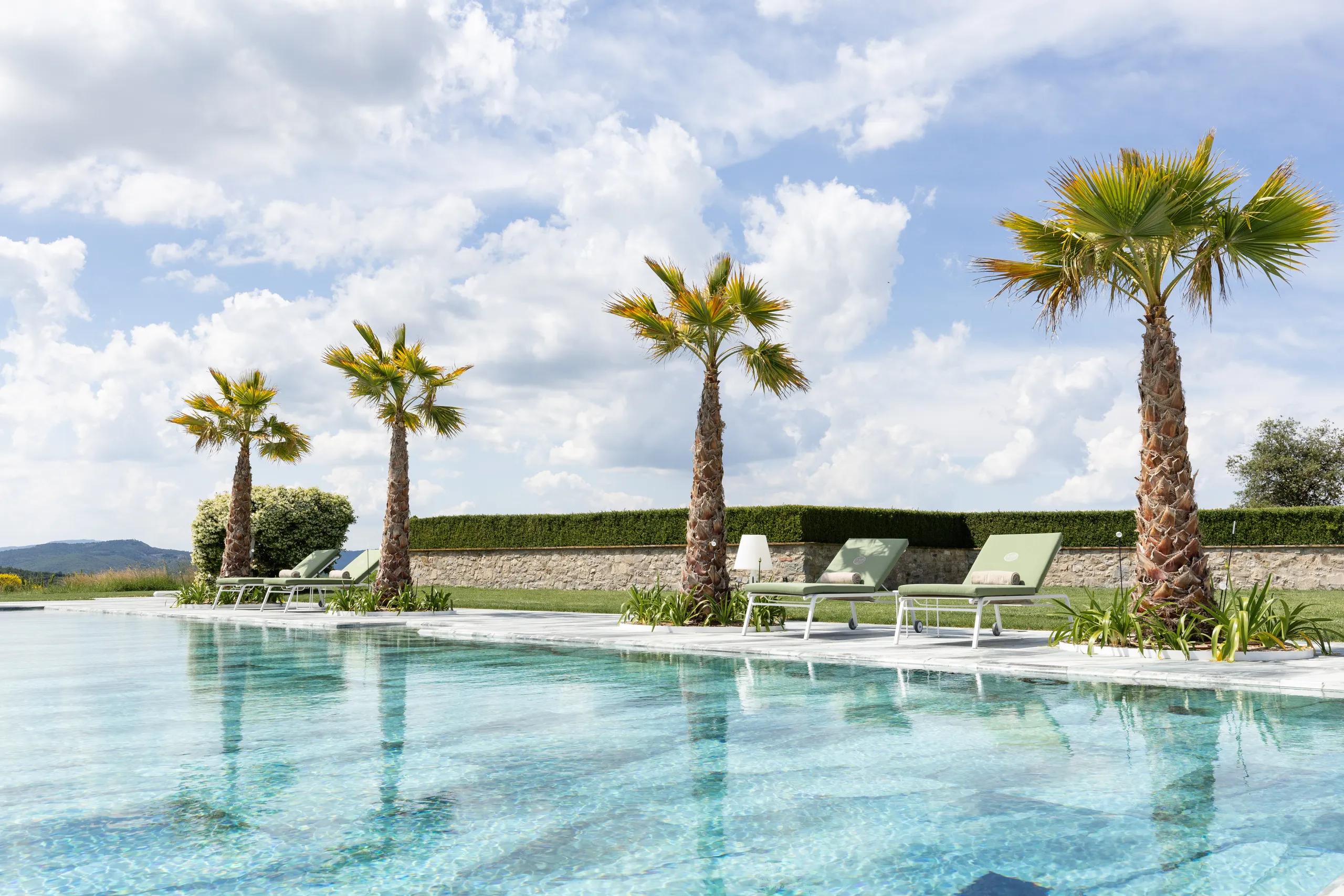 Luxurious Italian Getaway with 20-Meter Infinity Pool and 360 Views of Umbrian Hills — photograph 7