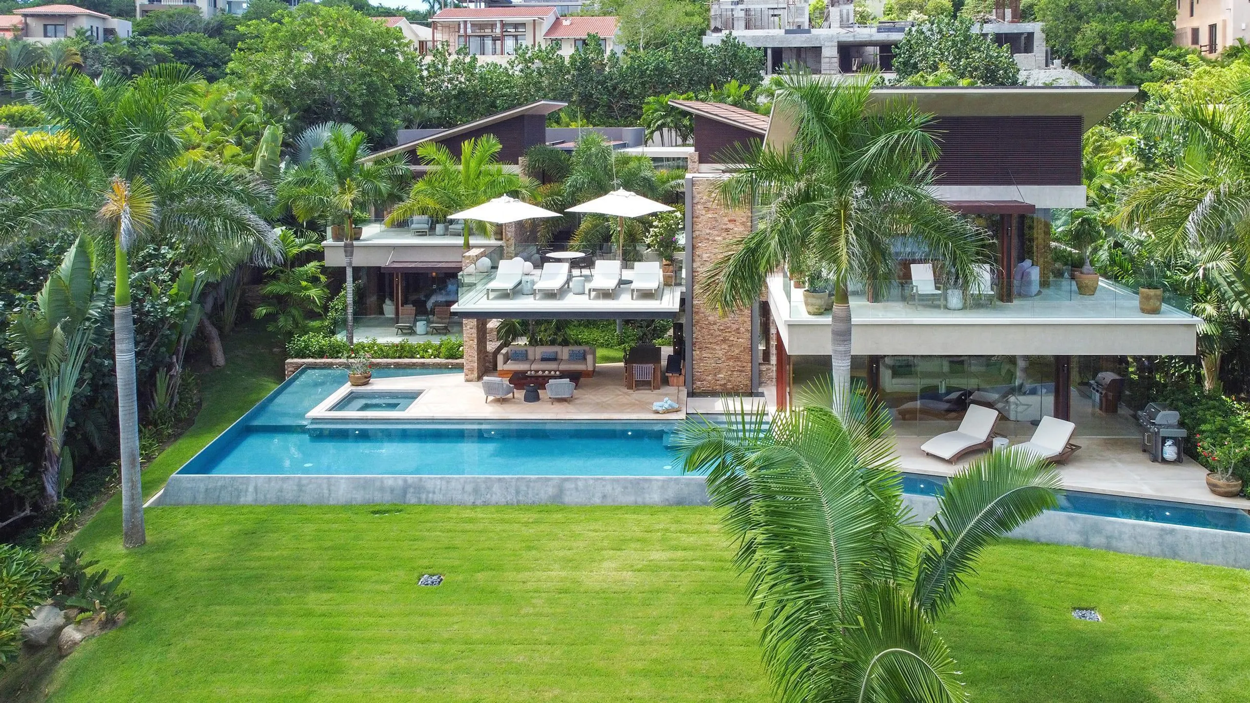 Lush Luxury Kupuri Estate with Infinity Pool and Ocean Views, Kupuri