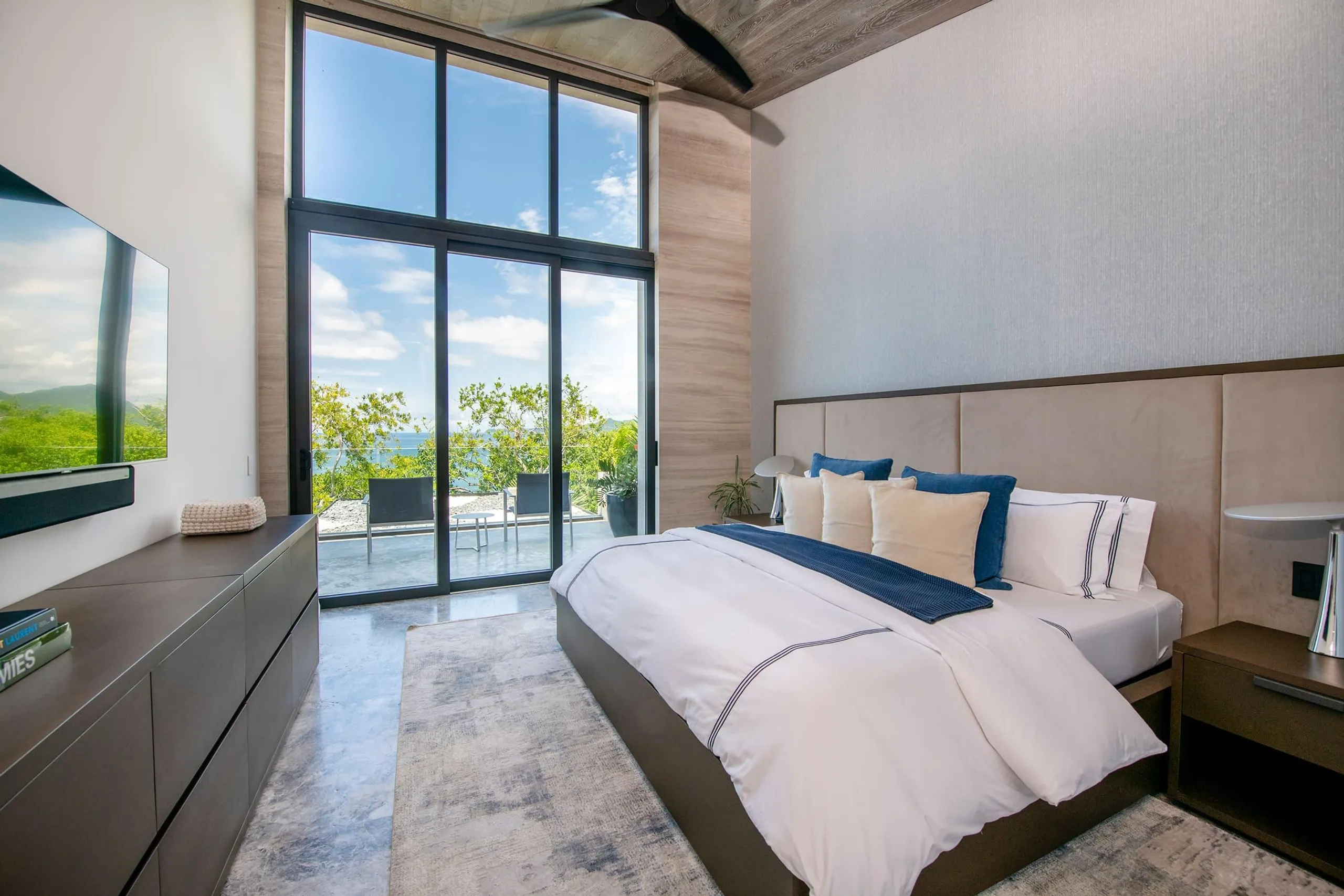 Iyari Exclusive Luxury Villa with Infinity Pool and Stunning Views — photograph 9