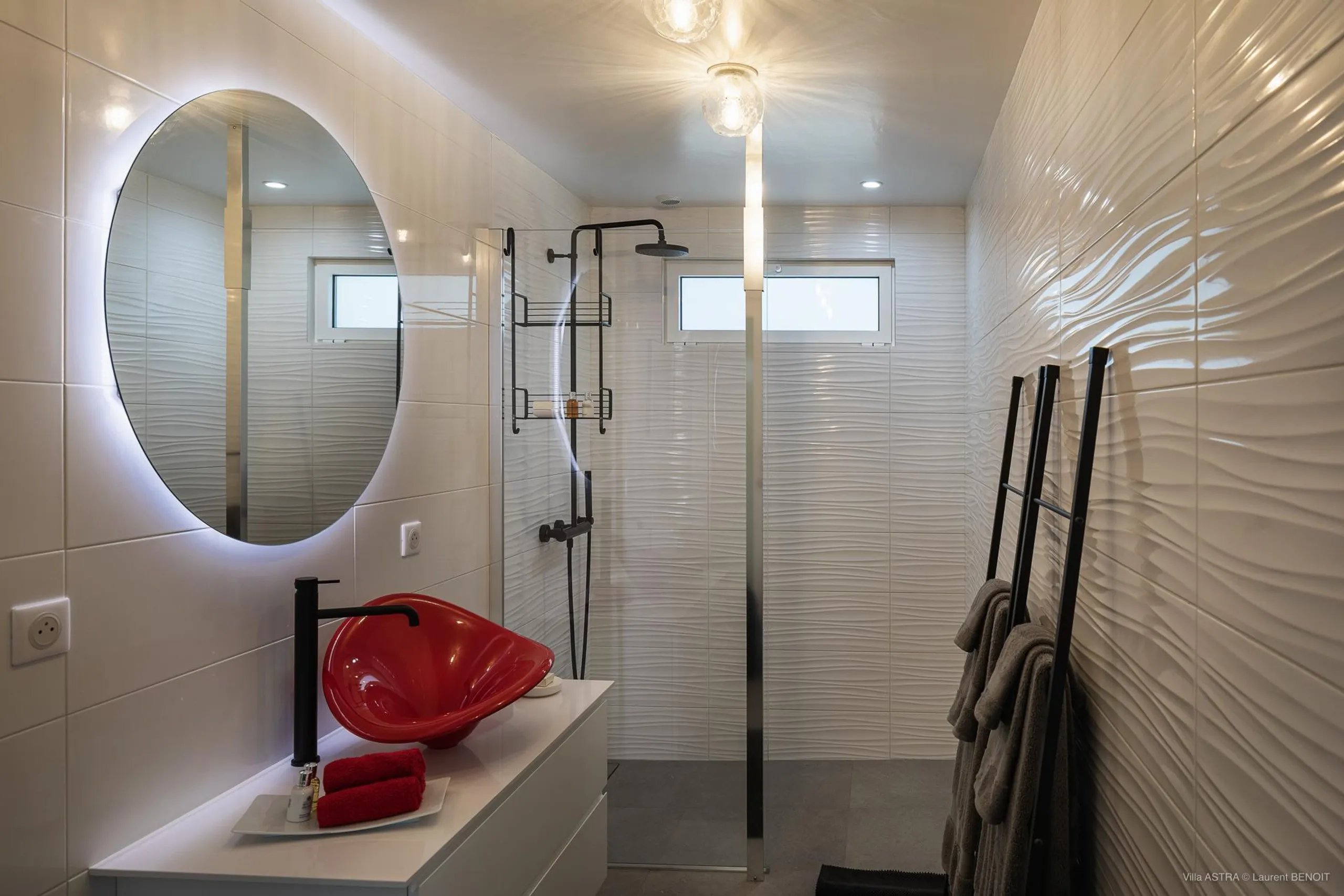 Stylish St. Jean Seaside Retreat with Private Pool and Zen Garden — photograph 11
