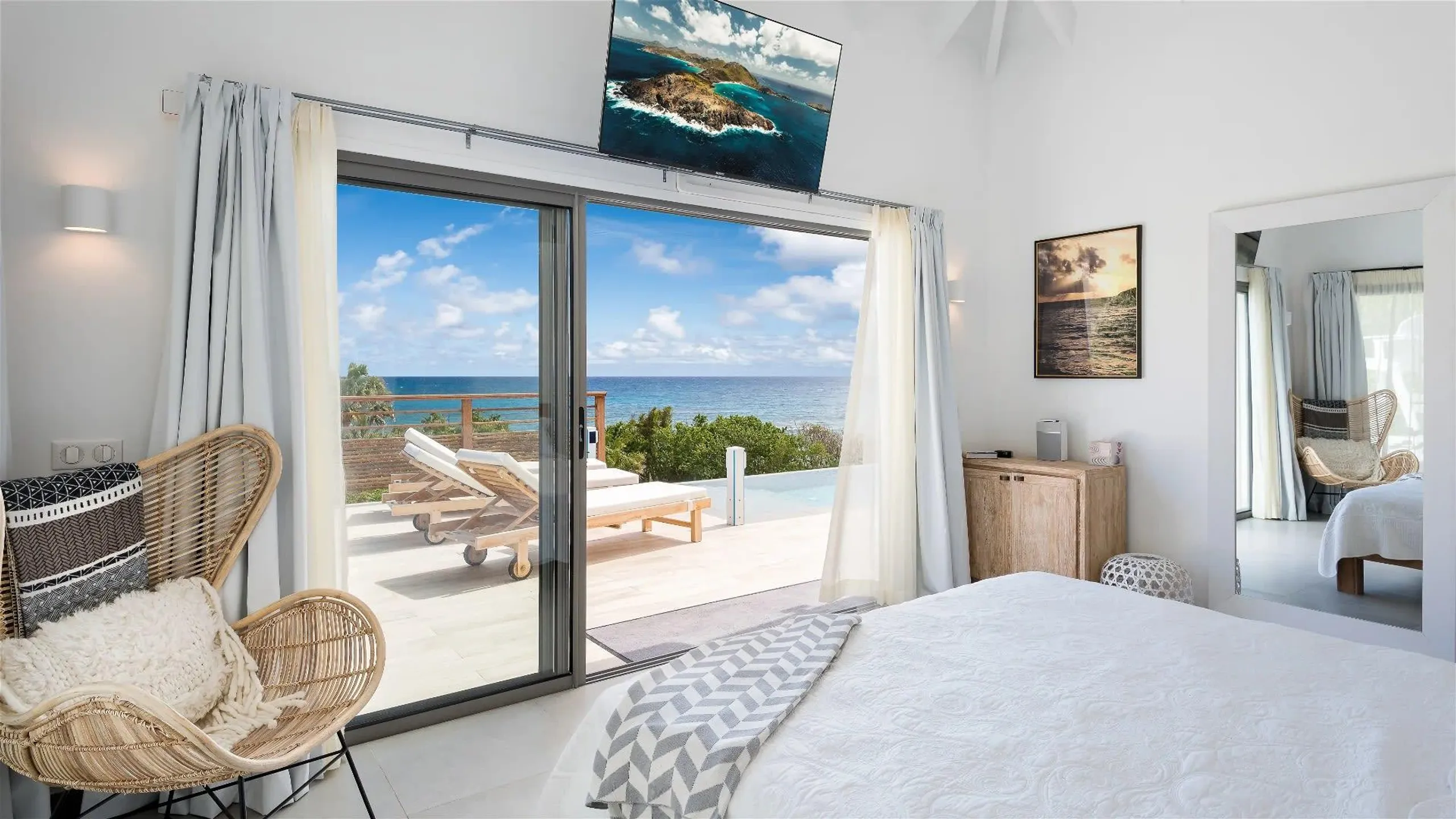 Captivating Caribbean Villa with Infinity Pool — photograph 9