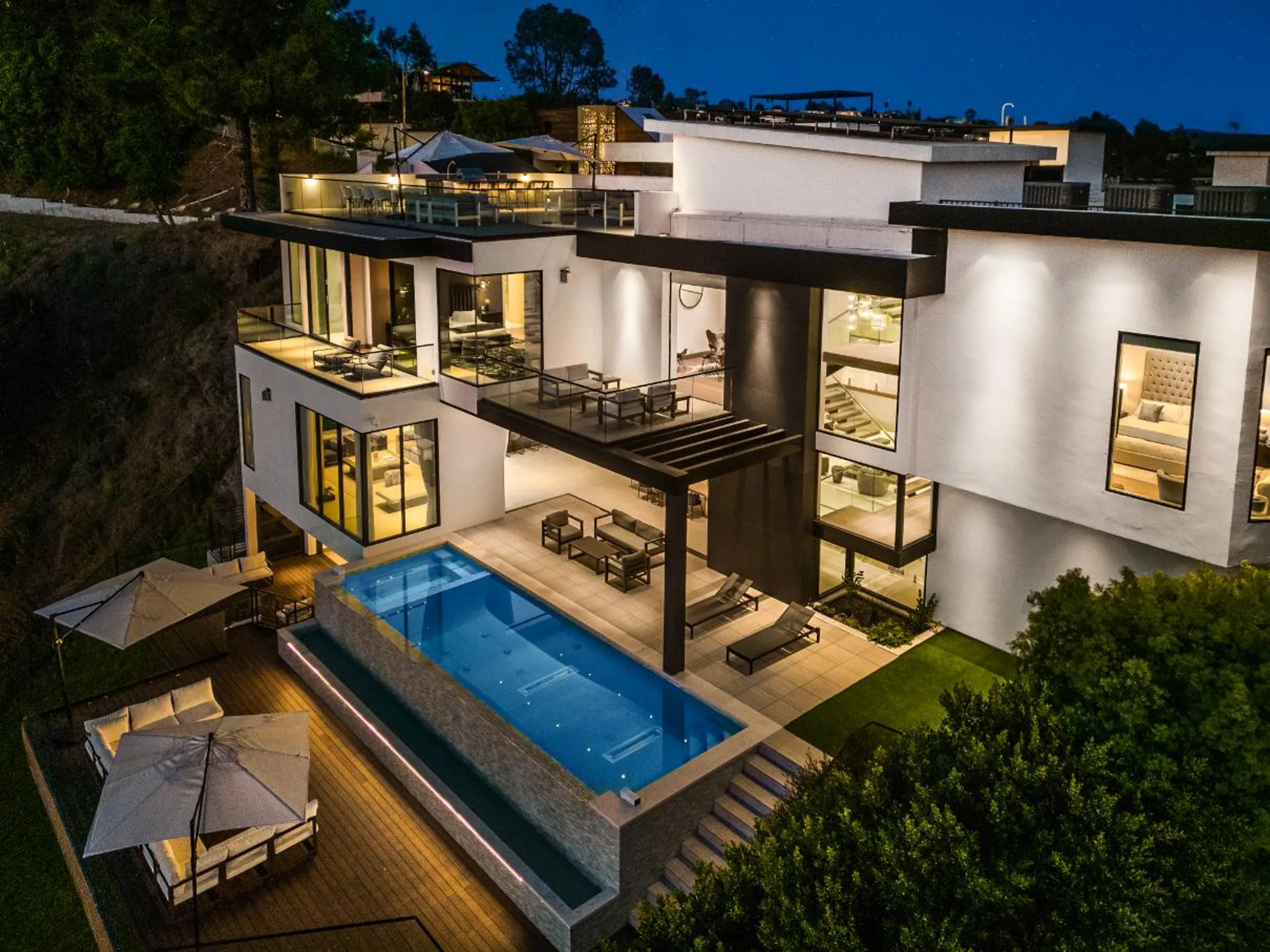 Grand Bel AIr Luxury Modern Estate with Infinity Pool and Panoramic Views — photograph 6