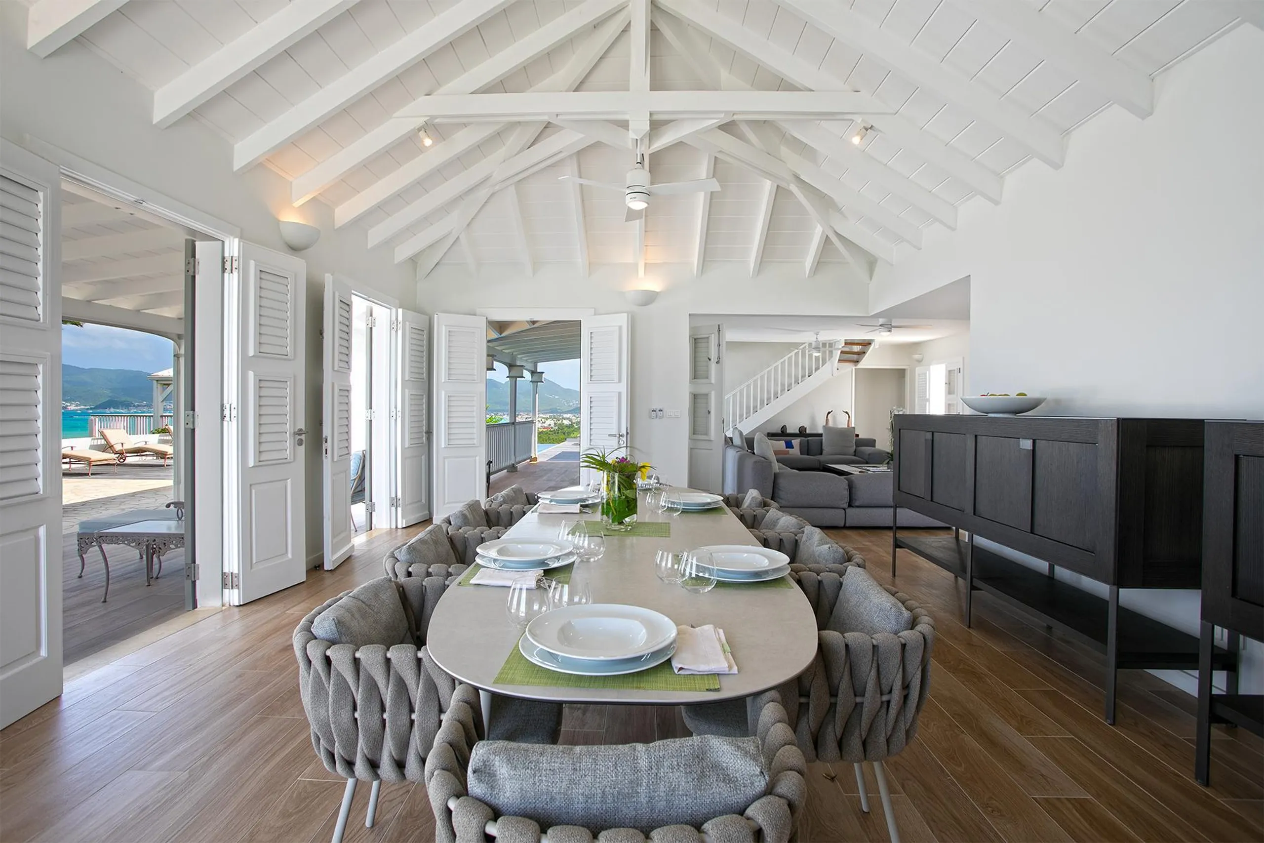 French Caribbean Architecture with Modern Interiors Villa with 270 Degree Views of the Caribbean and Infinity Pool — photograph 12