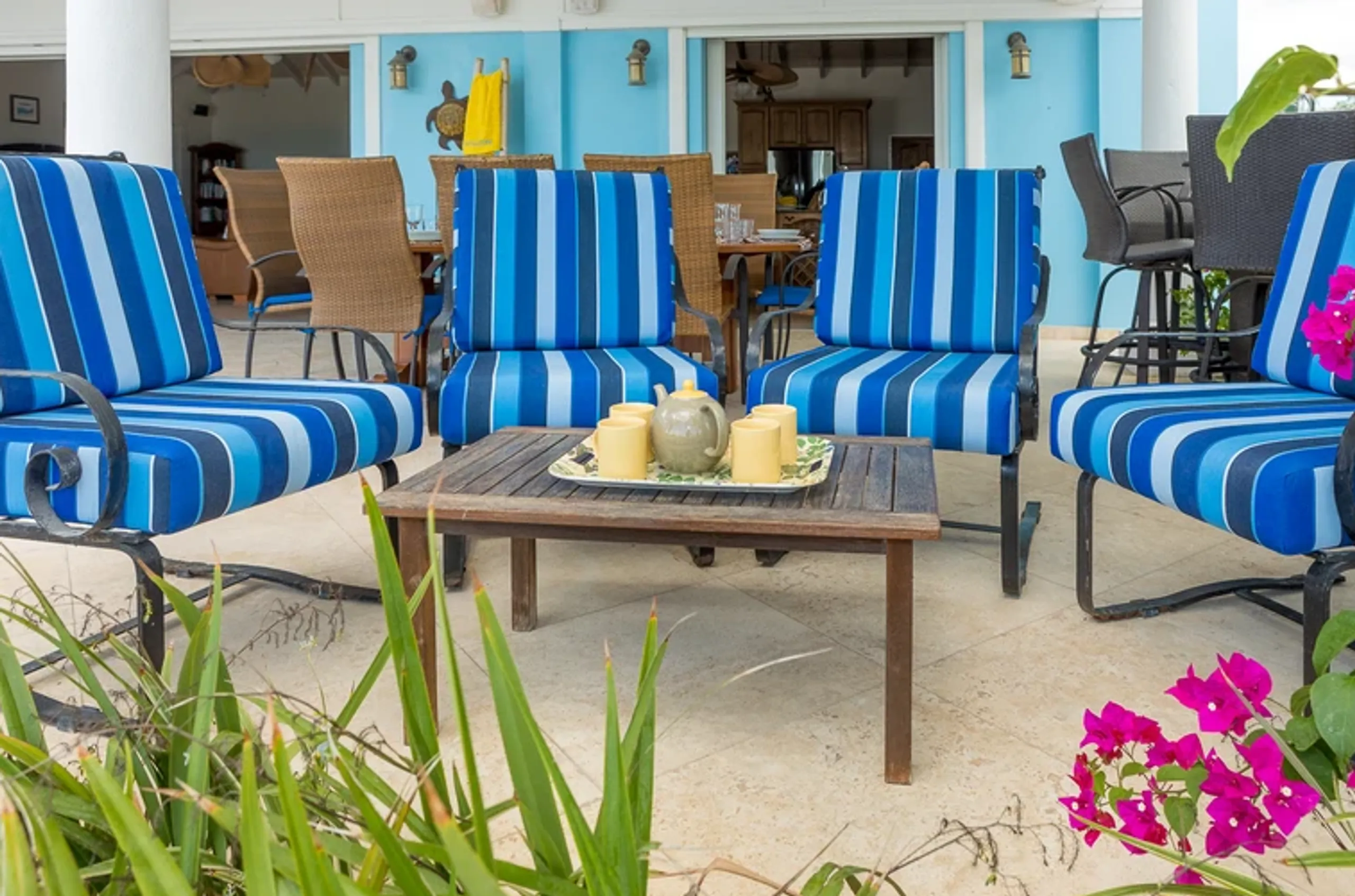 Serene Villa with Private Pool, Direct Beach Access, and Stunning Views — photograph 7